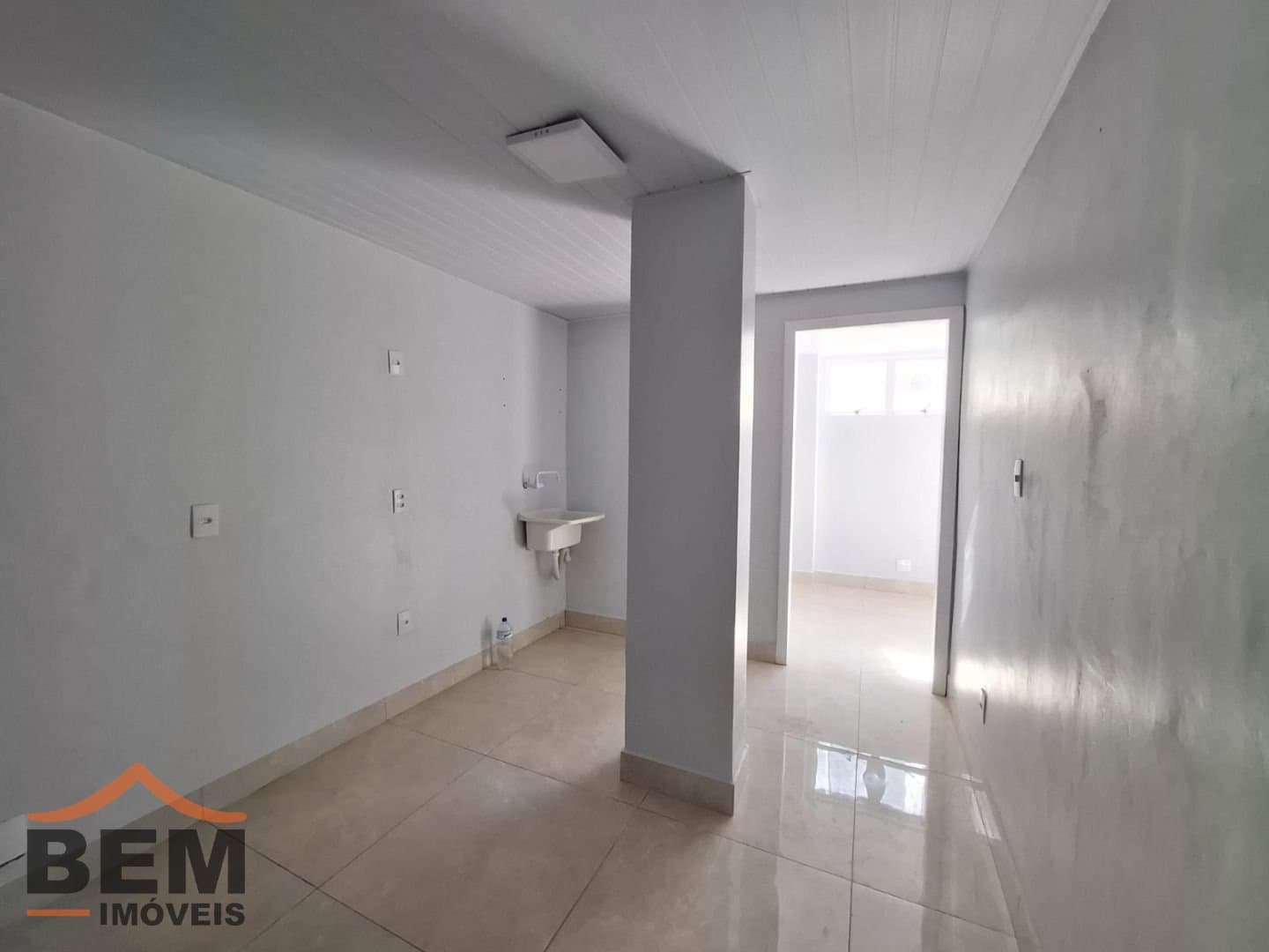 Sala Comercial com 50m² no bairro Centro, em Balneário Camboriú