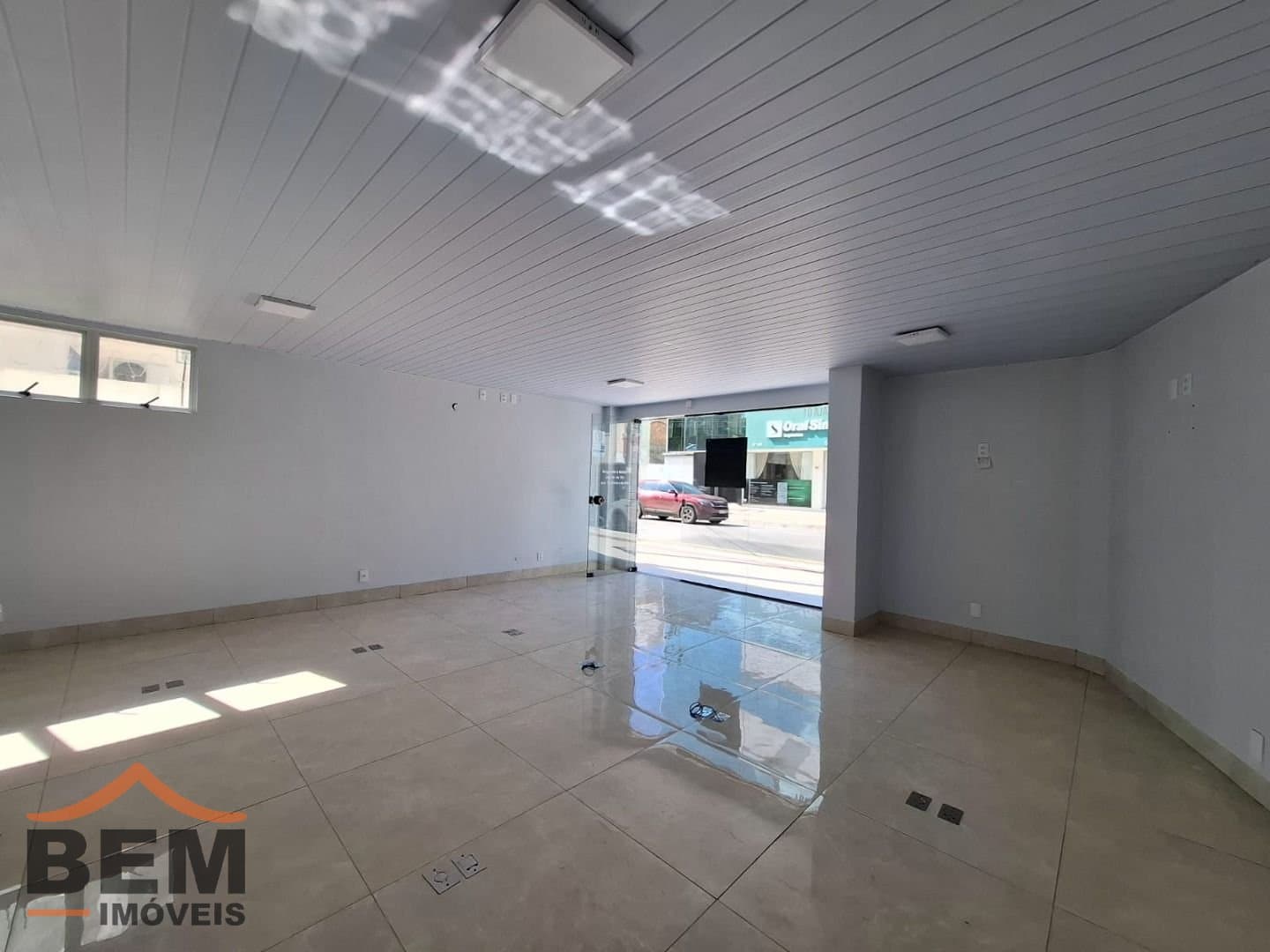 Sala Comercial com 50m² no bairro Centro, em Balneário Camboriú