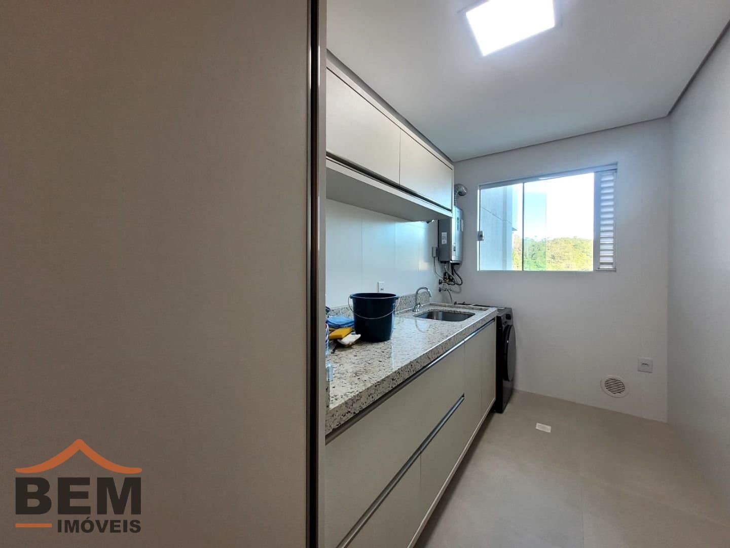 Apartamento para Locação com 5 quartos e 296m² no bairro Cabeçudas, em Itajaí