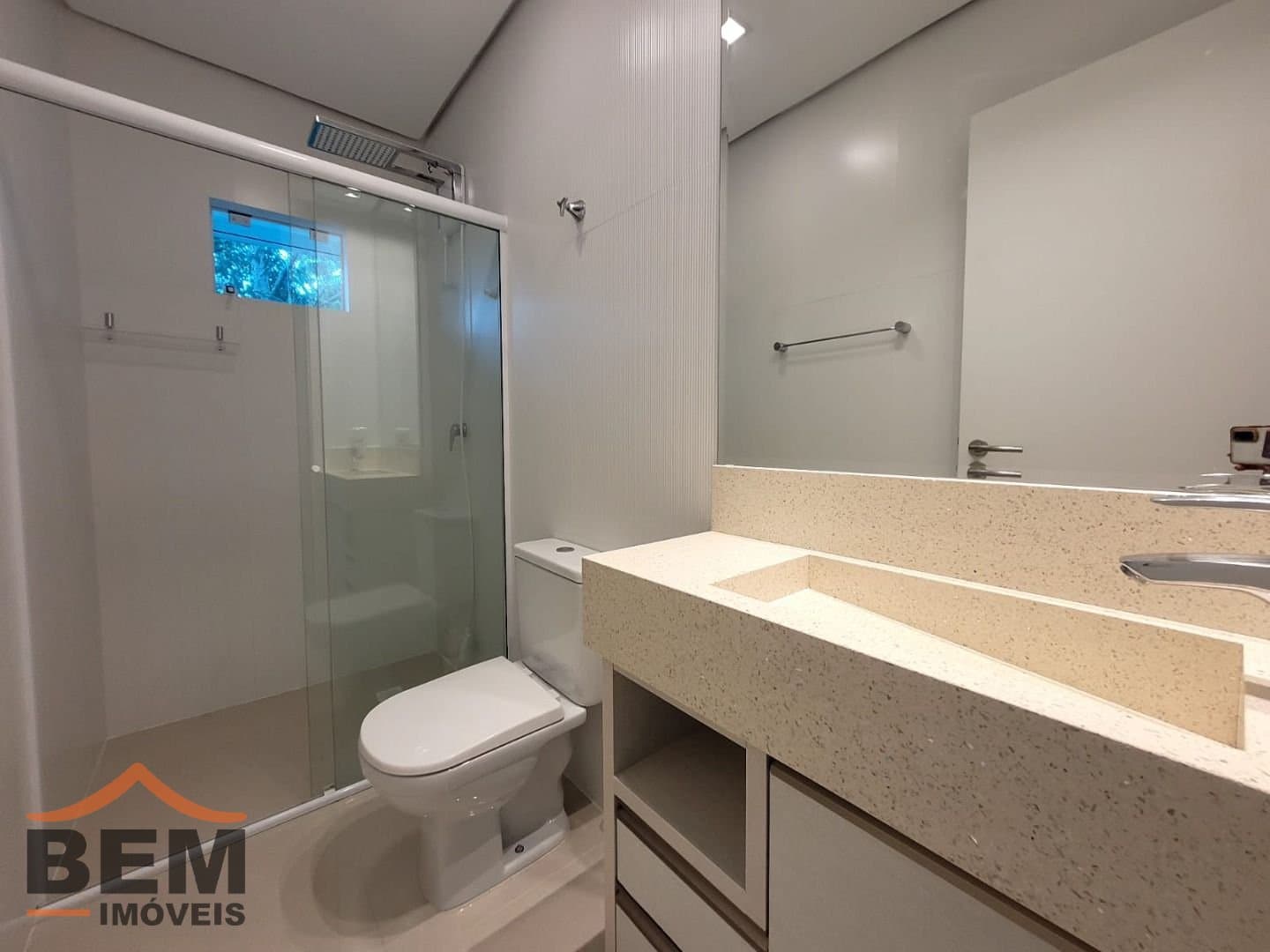 Apartamento para Locação com 5 quartos e 296m² no bairro Cabeçudas, em Itajaí