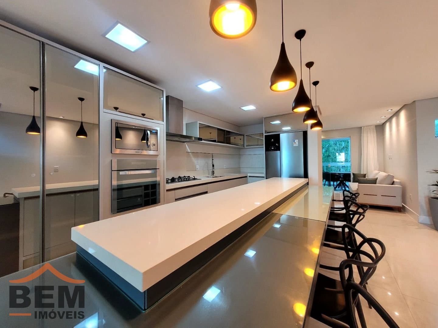 Apartamento para Locação com 5 quartos e 296m² no bairro Cabeçudas, em Itajaí