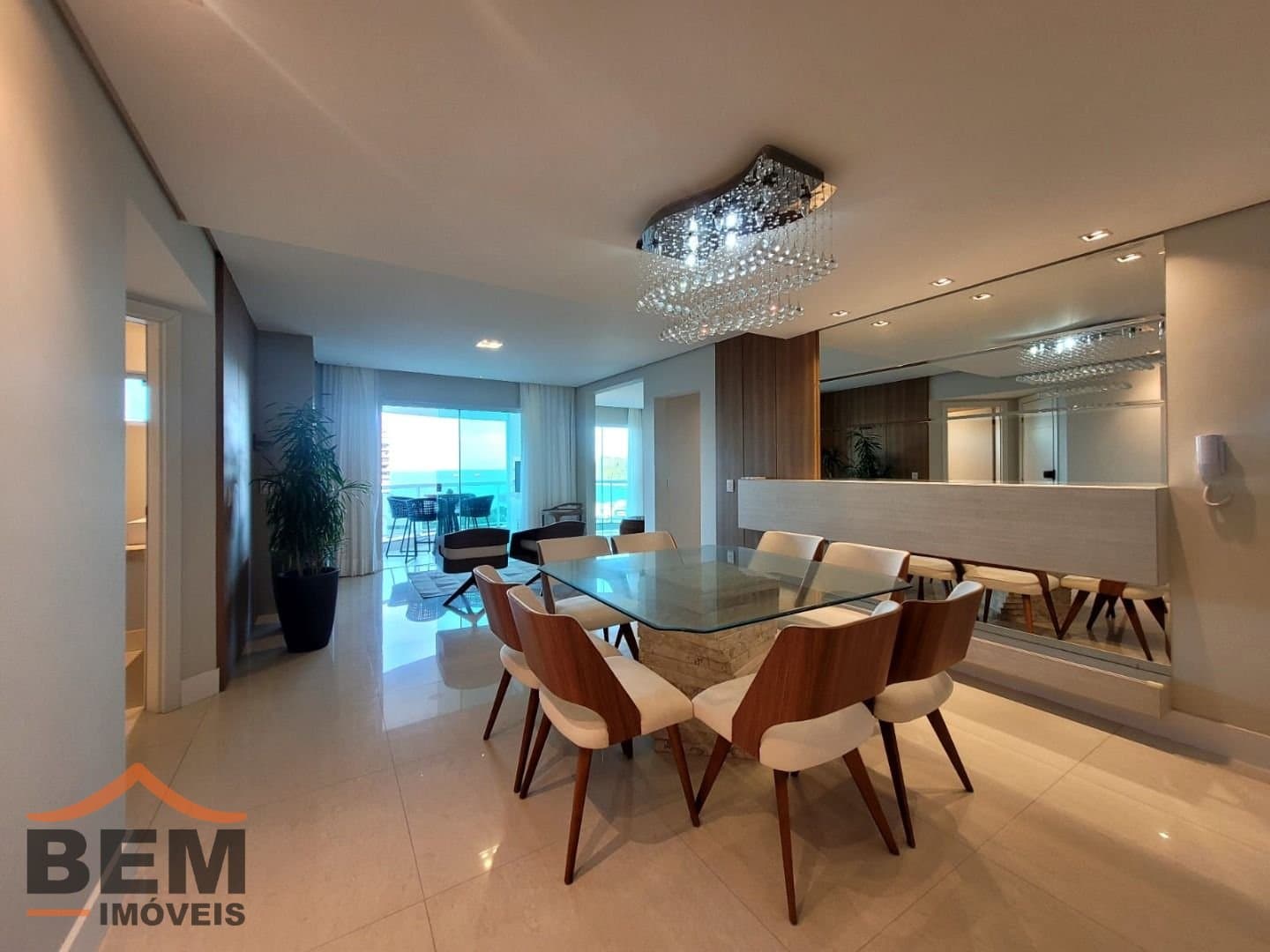 Apartamento para Locação com 5 quartos e 296m² no bairro Cabeçudas, em Itajaí