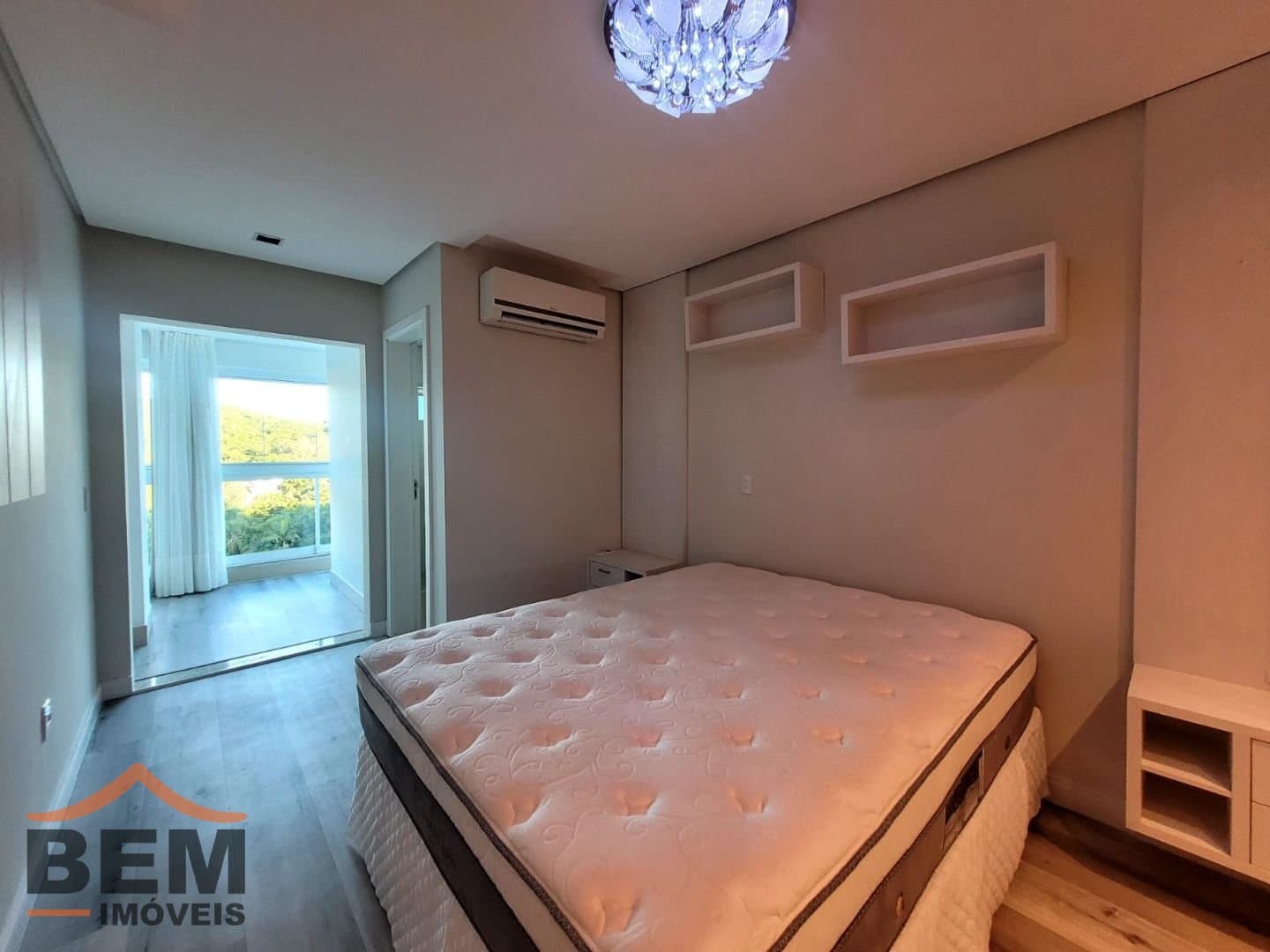 Apartamento para Locação com 5 quartos e 296m² no bairro Cabeçudas, em Itajaí