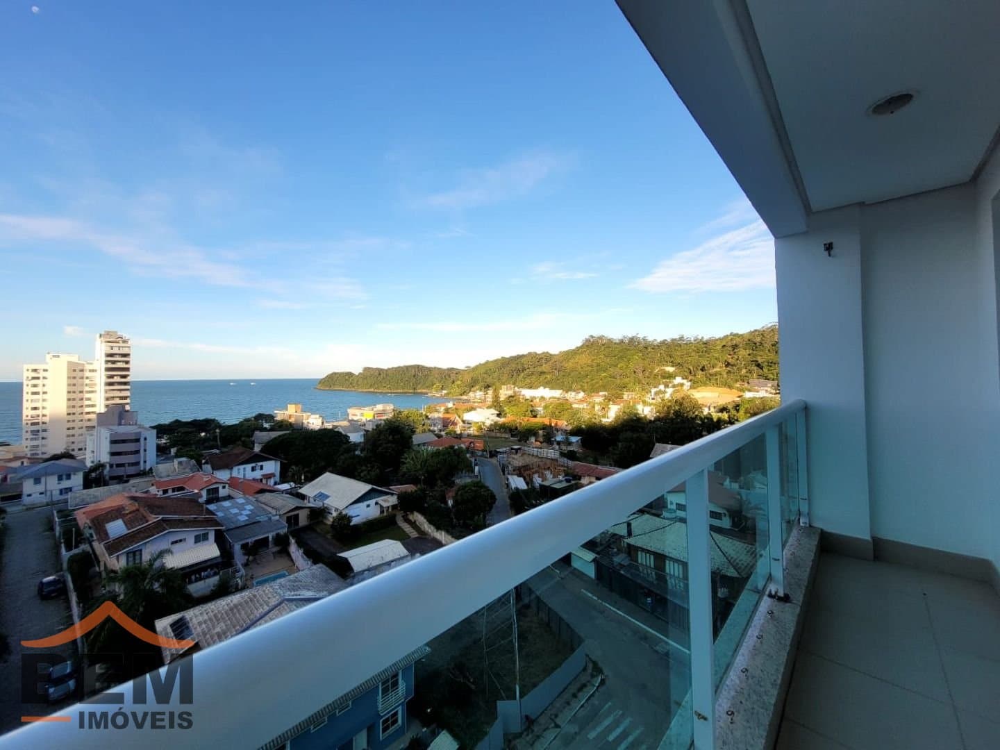 Apartamento para Locação com 5 quartos e 296m² no bairro Cabeçudas, em Itajaí