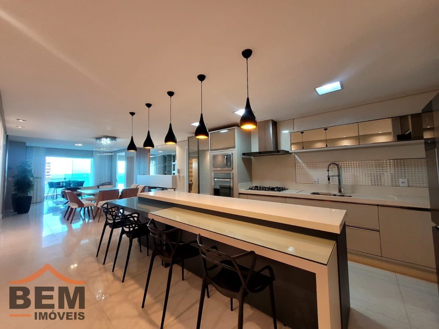 Apartamento para Locação com 5 quartos e 296m² no bairro Cabeçudas, em Itajaí