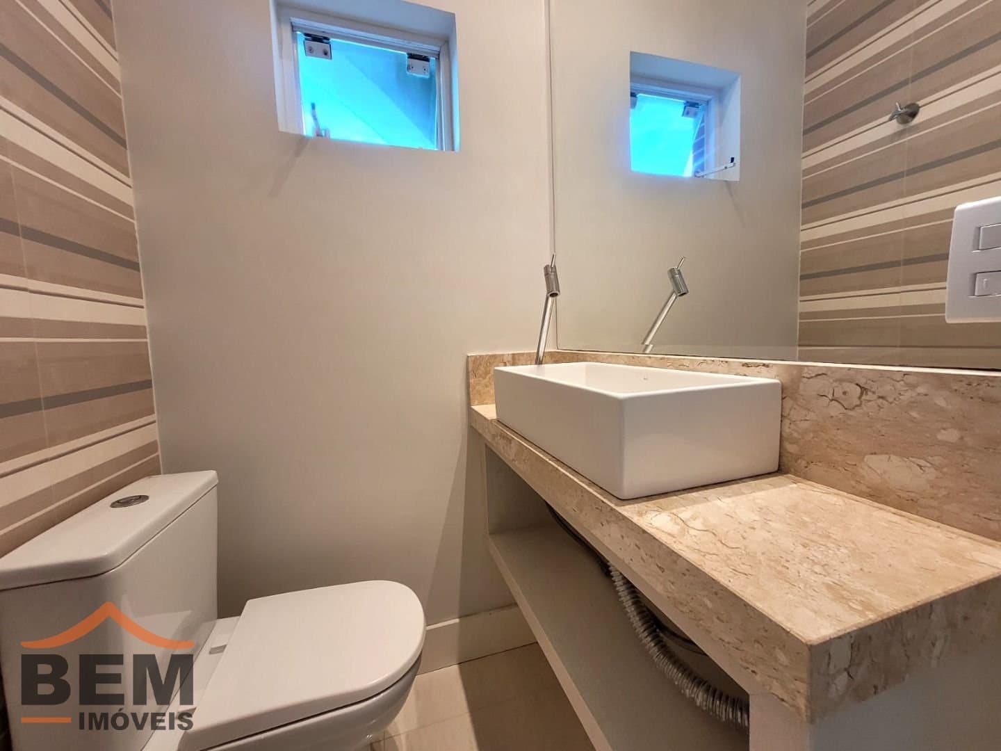 Apartamento para Locação com 5 quartos e 296m² no bairro Cabeçudas, em Itajaí