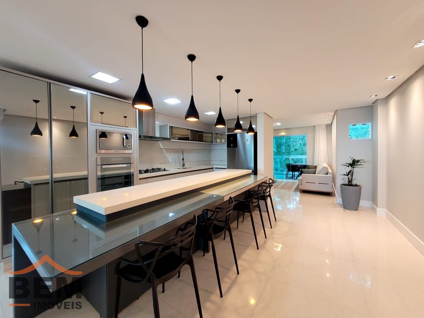 Apartamento para Locação com 5 quartos e 296m² no bairro Cabeçudas, em Itajaí