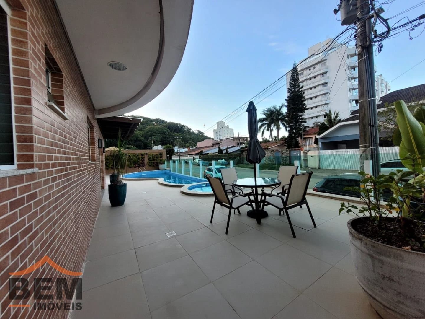Apartamento para Locação com 5 quartos e 296m² no bairro Cabeçudas, em Itajaí