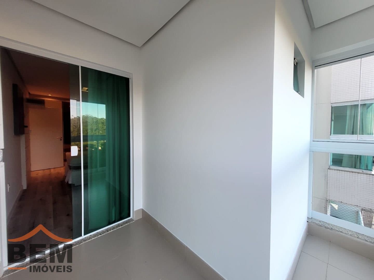 Apartamento para Locação com 5 quartos e 296m² no bairro Cabeçudas, em Itajaí