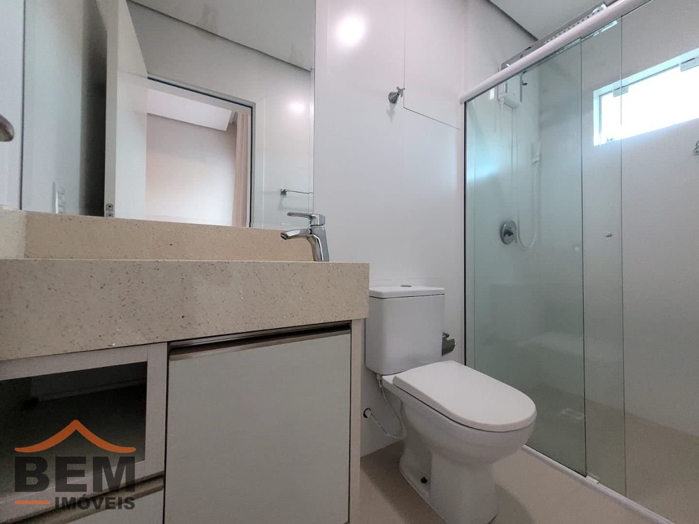 Apartamento para Locação com 5 quartos e 296m² no bairro Cabeçudas, em Itajaí