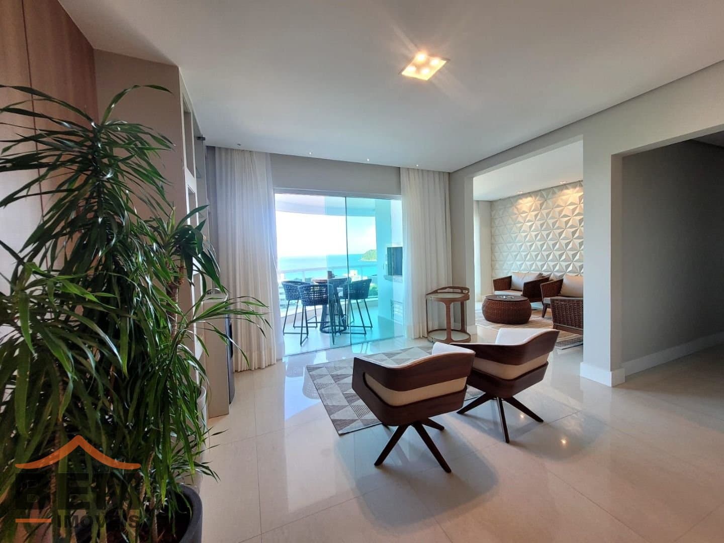Apartamento para Locação com 5 quartos e 296m² no bairro Cabeçudas, em Itajaí