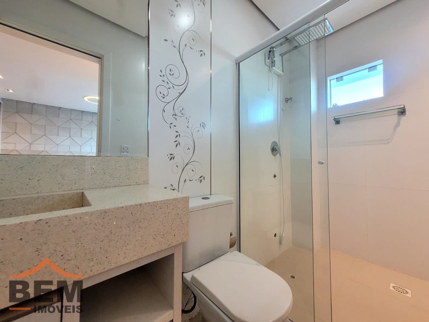 Apartamento para Locação com 5 quartos e 296m² no bairro Cabeçudas, em Itajaí