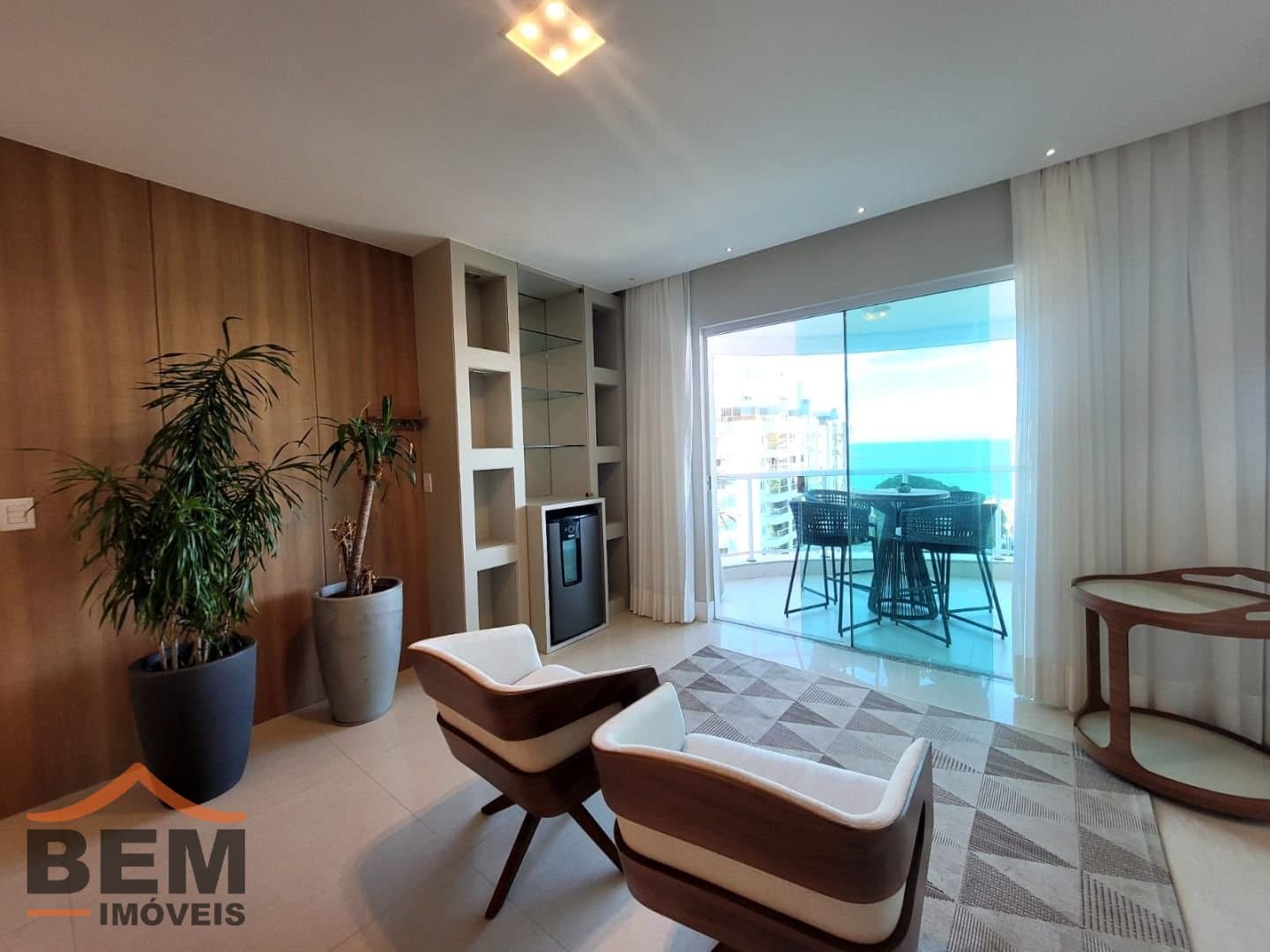 Apartamento para Locação com 5 quartos e 296m² no bairro Cabeçudas, em Itajaí