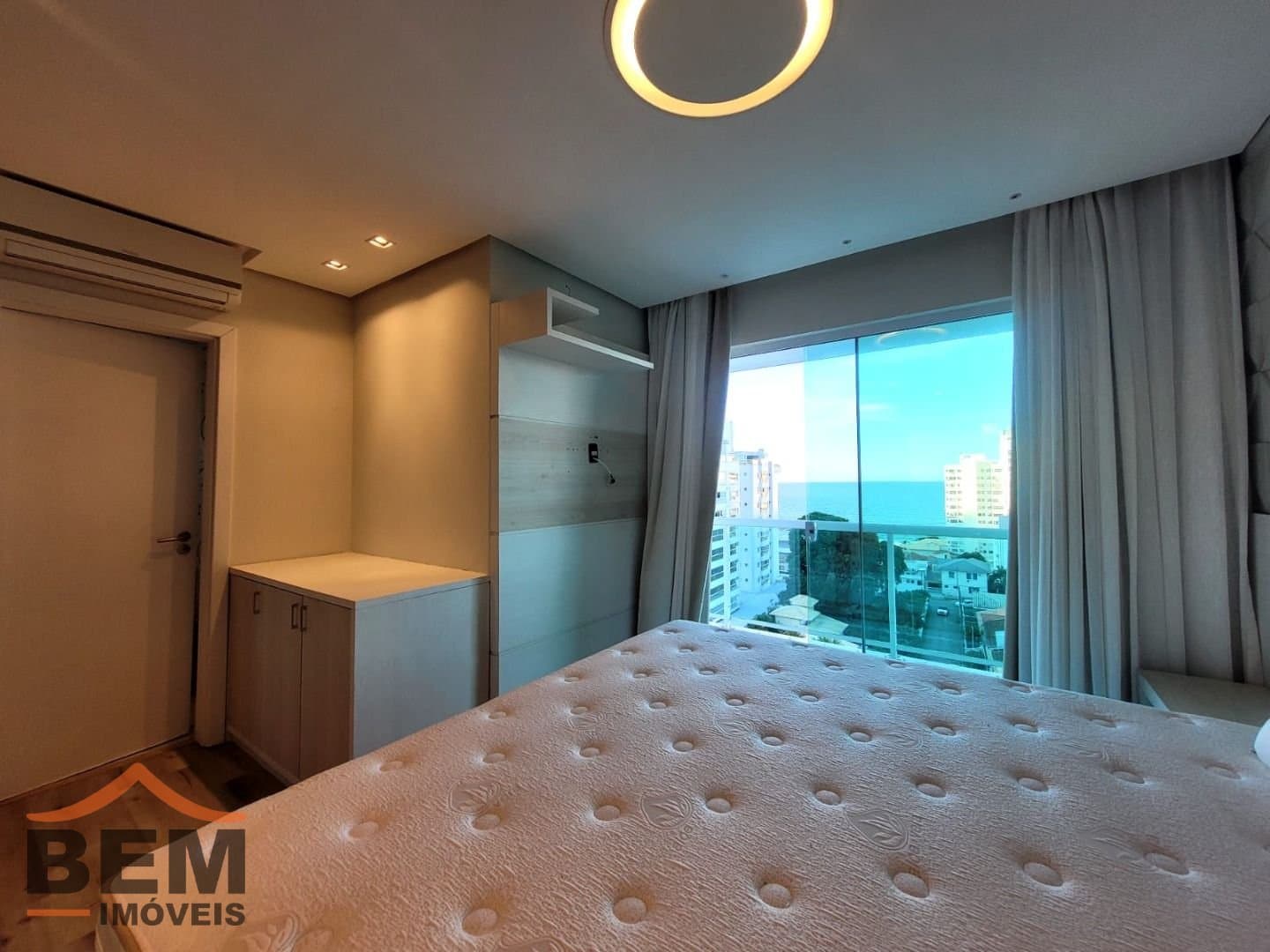 Apartamento para Locação com 5 quartos e 296m² no bairro Cabeçudas, em Itajaí