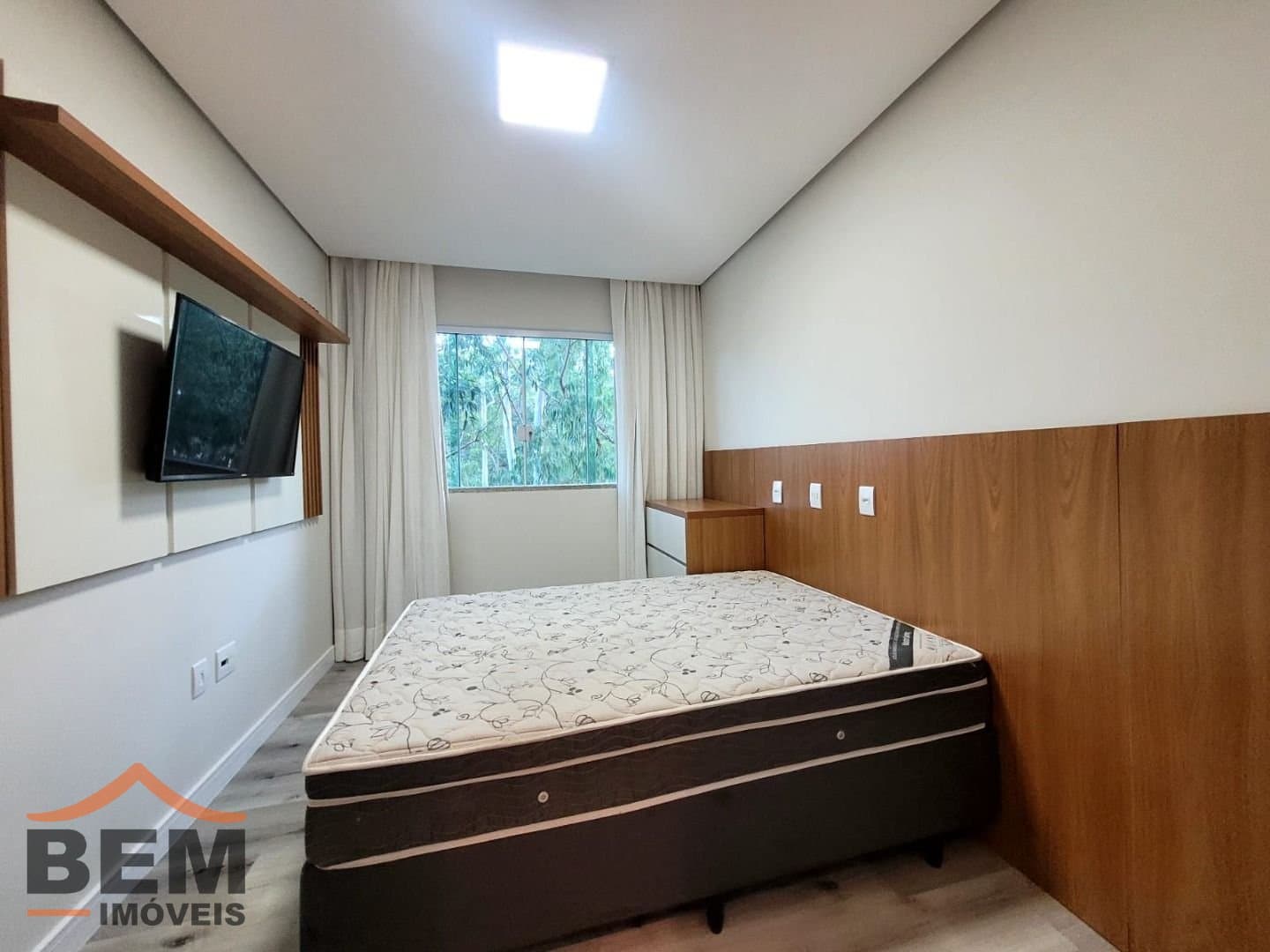 Apartamento para Locação com 5 quartos e 296m² no bairro Cabeçudas, em Itajaí