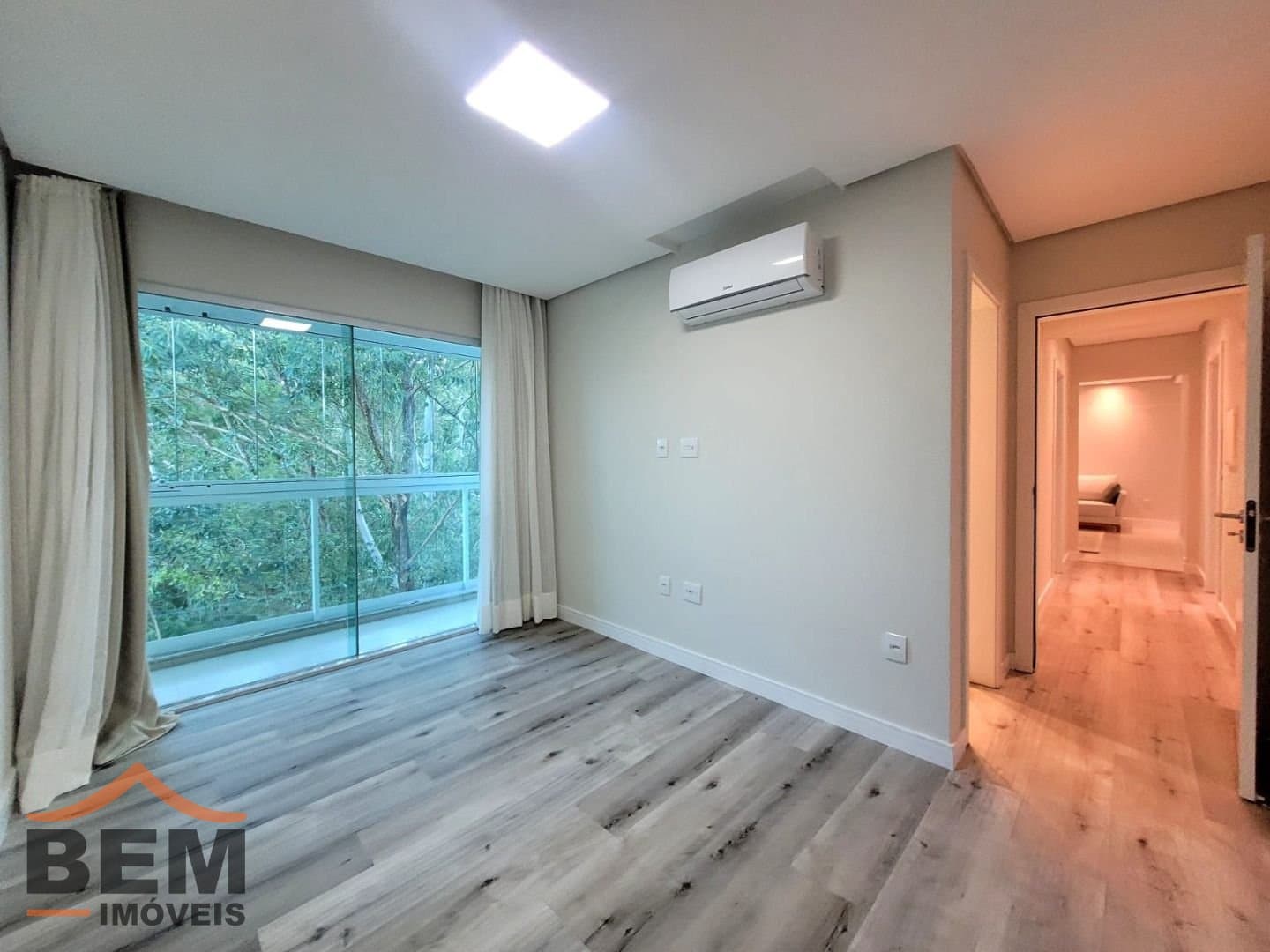 Apartamento para Locação com 5 quartos e 296m² no bairro Cabeçudas, em Itajaí
