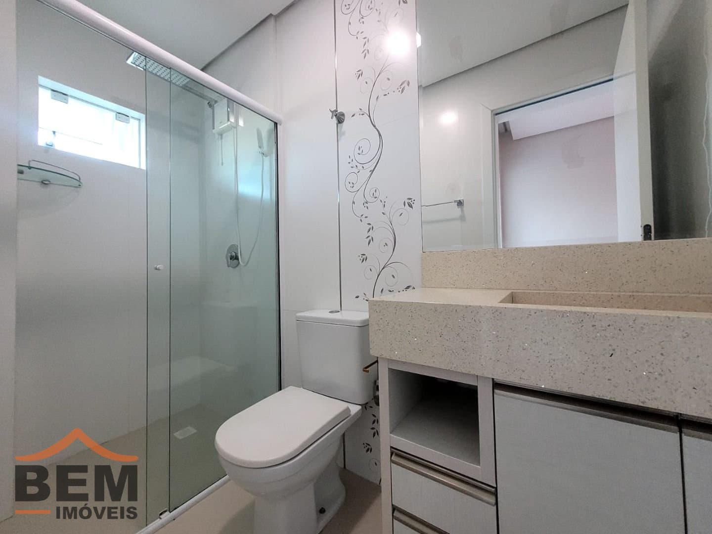 Apartamento para Locação com 5 quartos e 296m² no bairro Cabeçudas, em Itajaí