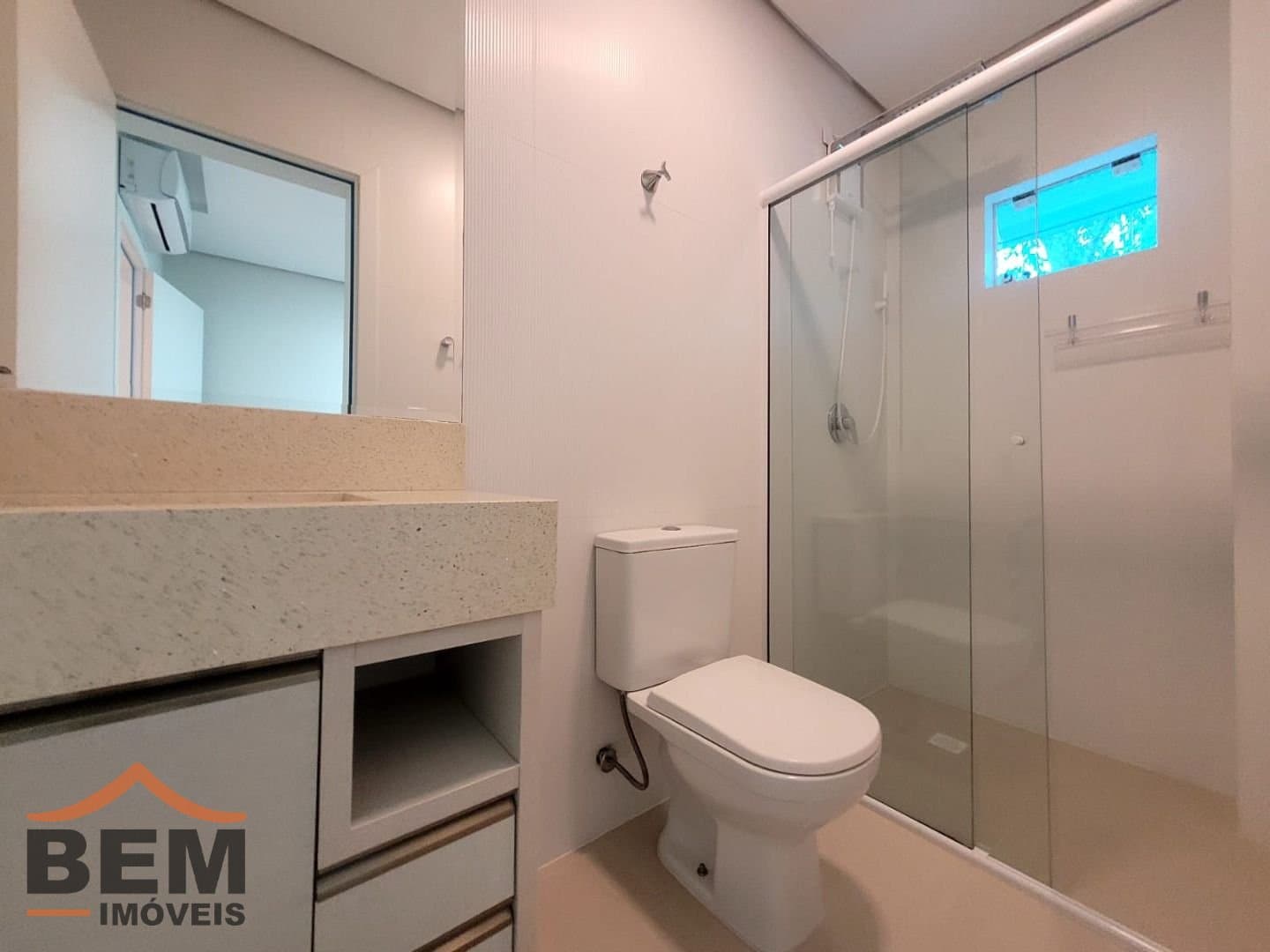 Apartamento para Locação com 5 quartos e 296m² no bairro Cabeçudas, em Itajaí