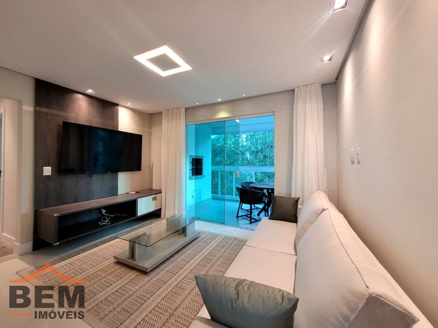 Apartamento para Locação com 5 quartos e 296m² no bairro Cabeçudas, em Itajaí