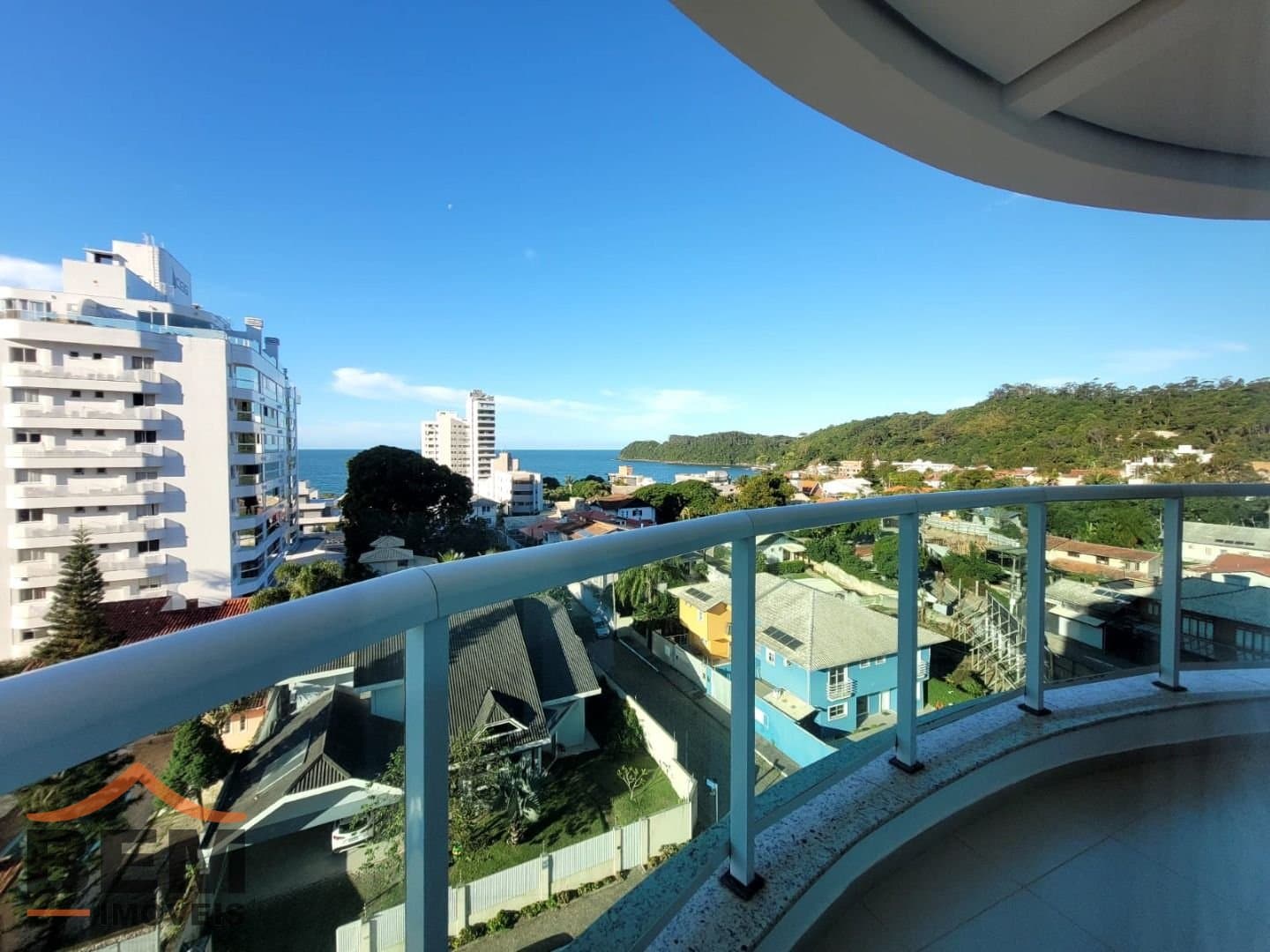 Apartamento para Locação com 3 quartos e 110m² no bairro Cabeçudas, em Itajaí