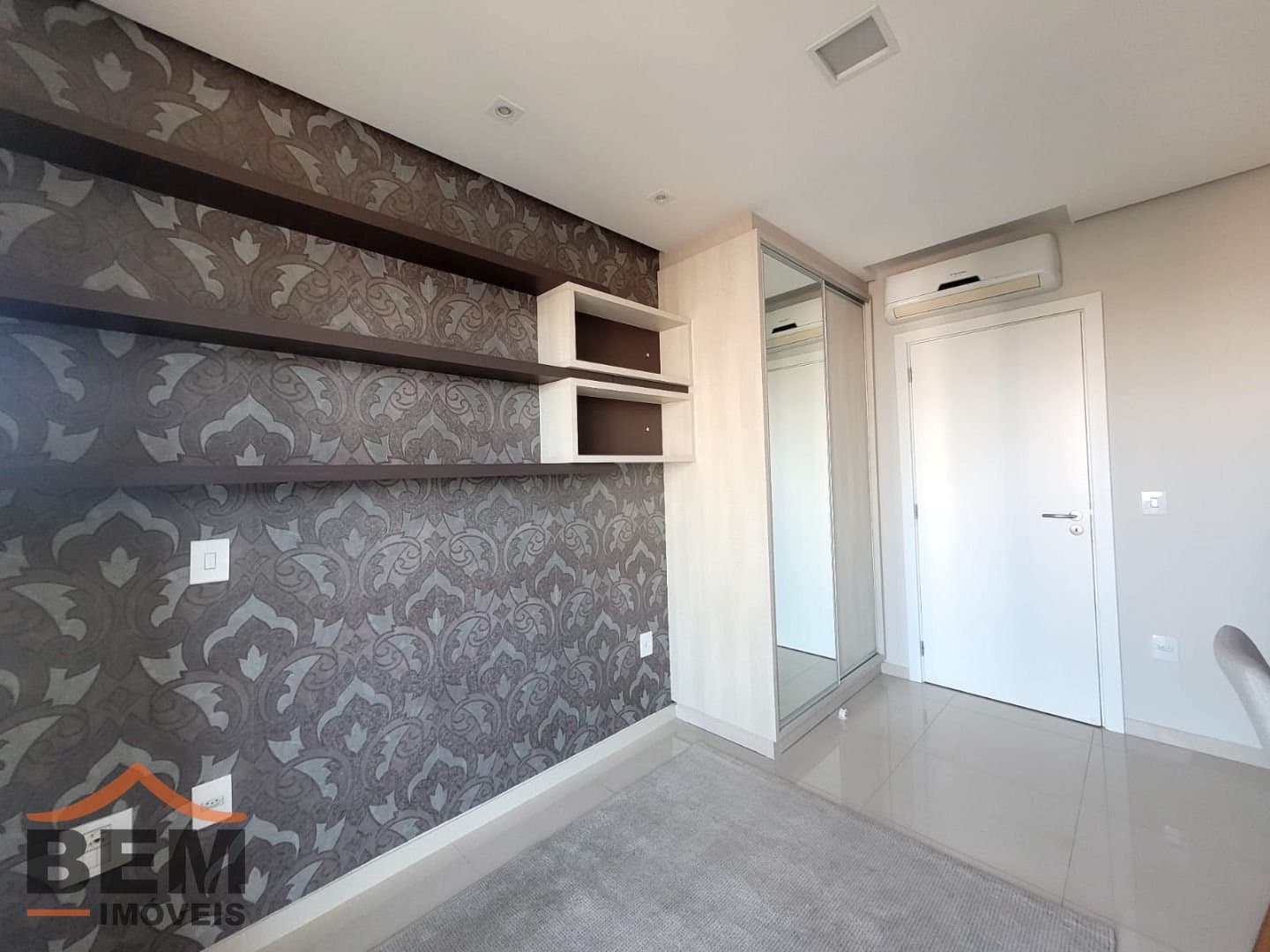 Apartamento para Locação com 3 quartos e 110m² no bairro Cabeçudas, em Itajaí