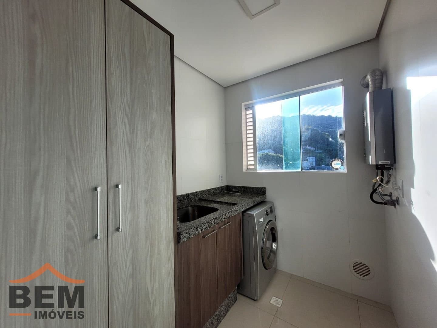 Apartamento para Locação com 3 quartos e 110m² no bairro Cabeçudas, em Itajaí