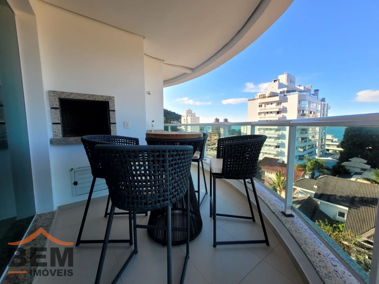 Apartamento para Locação com 3 quartos e 110m² no bairro Cabeçudas, em Itajaí
