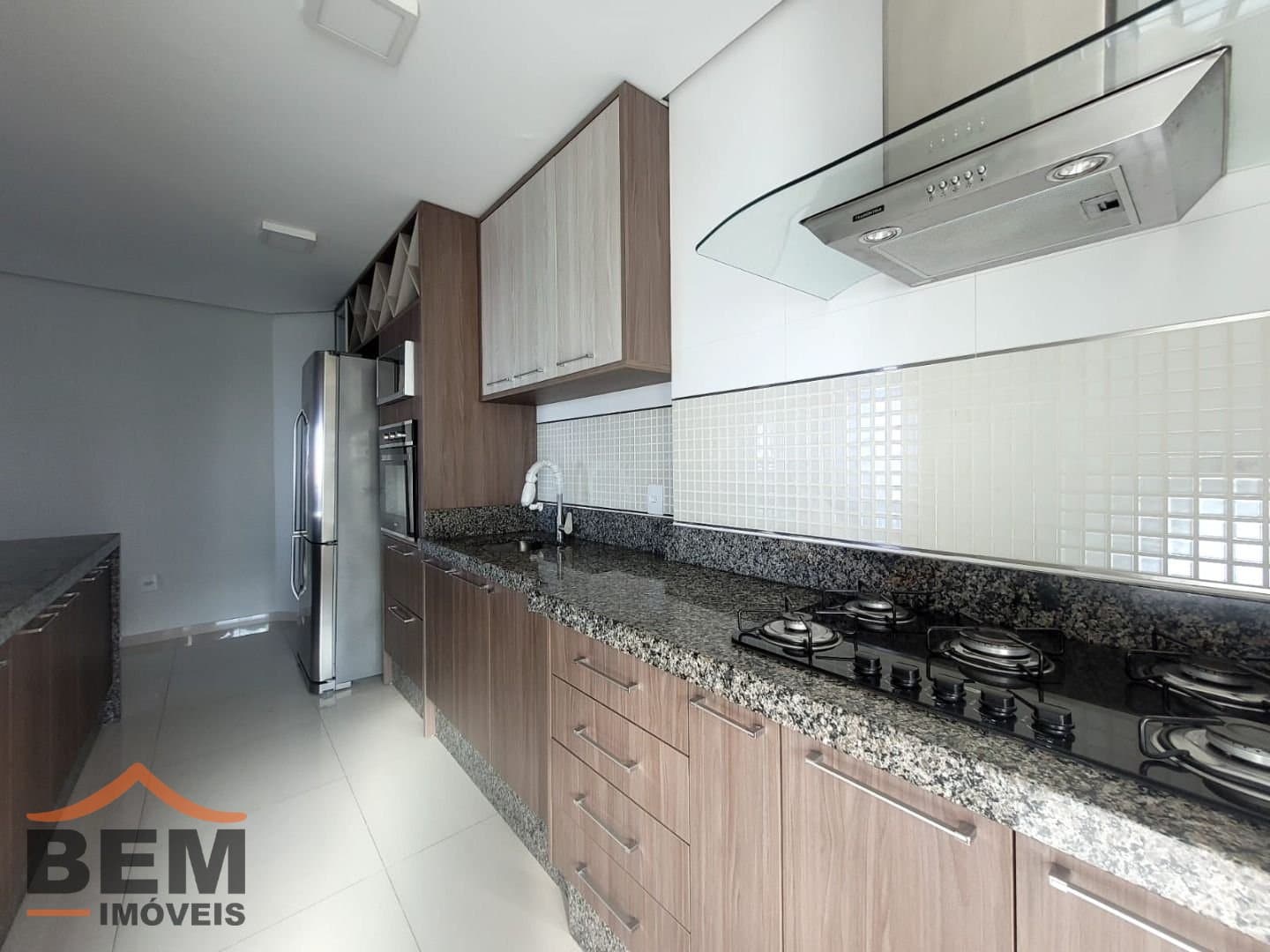 Apartamento para Locação com 3 quartos e 110m² no bairro Cabeçudas, em Itajaí
