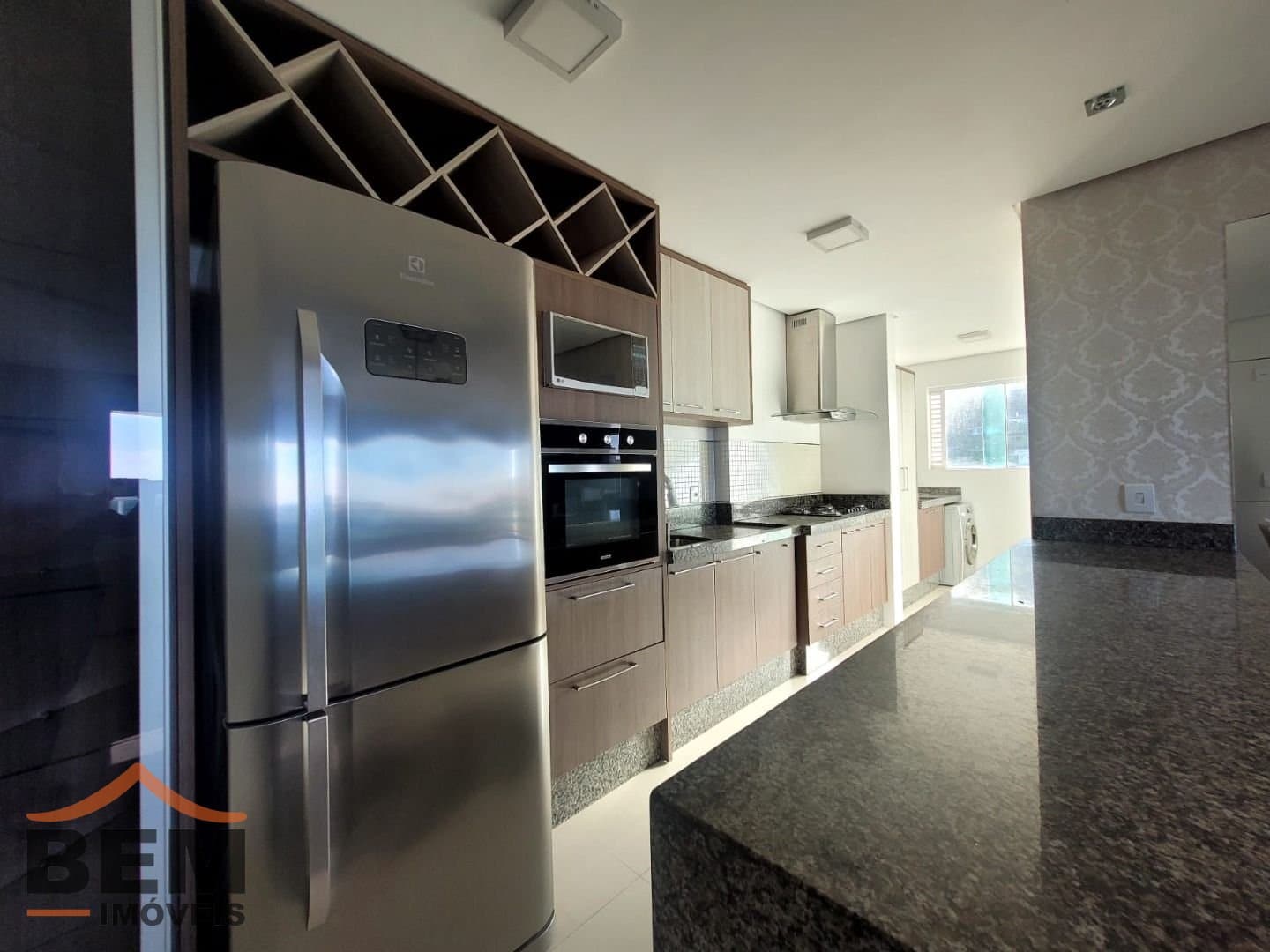 Apartamento para Locação com 3 quartos e 110m² no bairro Cabeçudas, em Itajaí