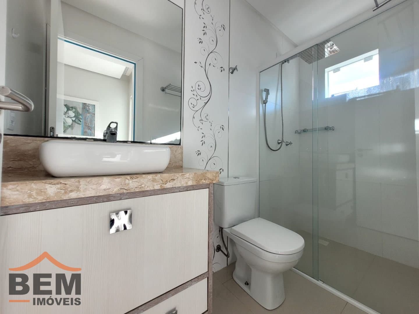 Apartamento para Locação com 3 quartos e 110m² no bairro Cabeçudas, em Itajaí