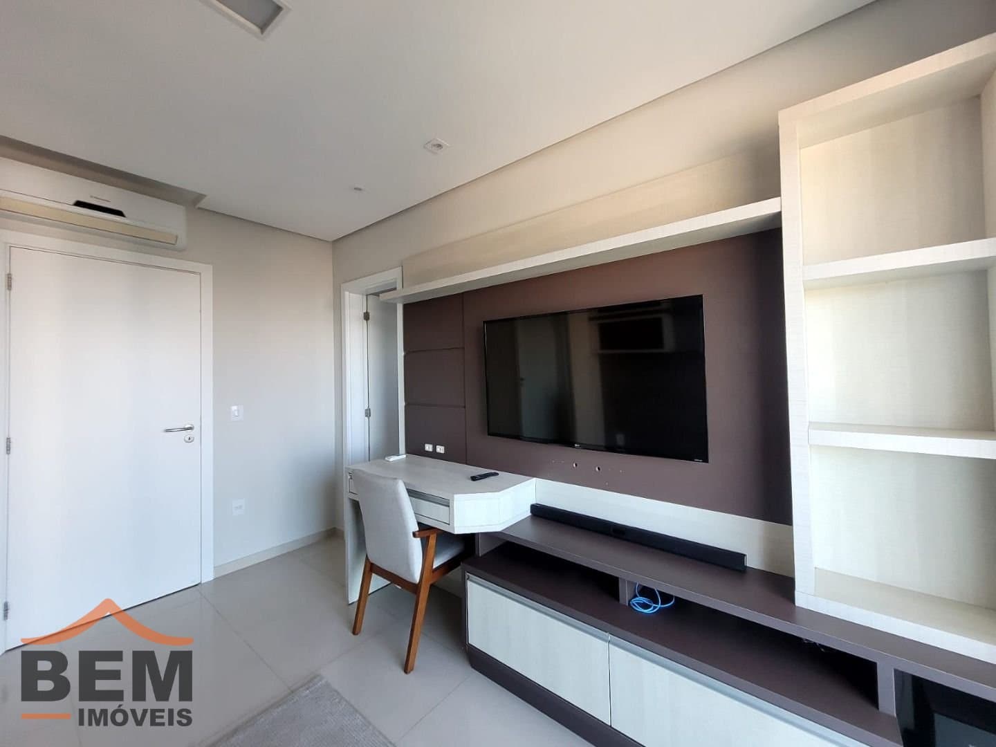Apartamento para Locação com 3 quartos e 110m² no bairro Cabeçudas, em Itajaí