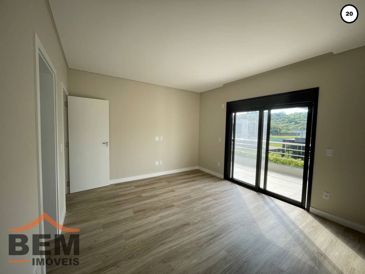 Casa para Venda com 4 quartos e 305m² no bairro Areias, em Camboriú