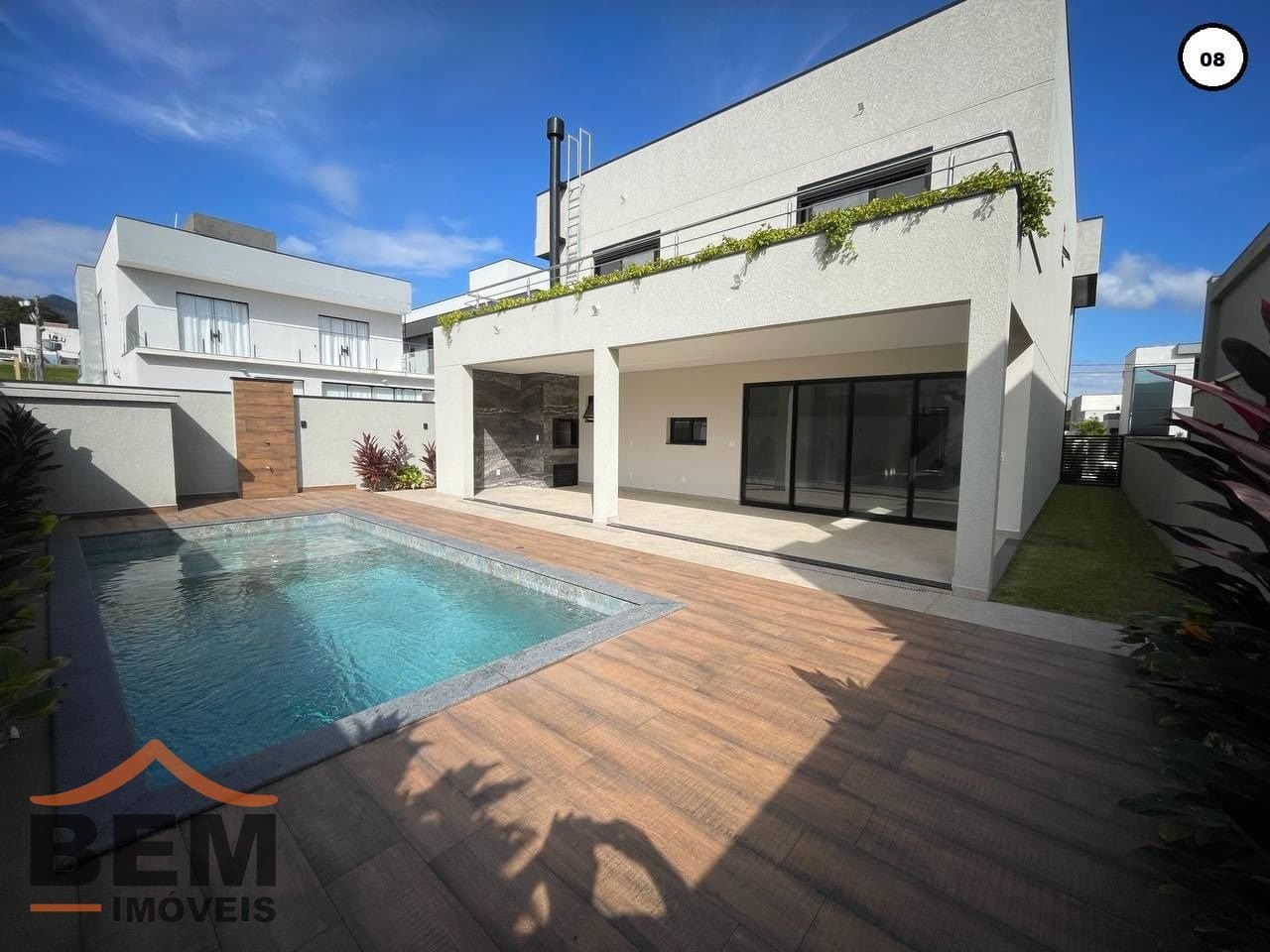 Casa para Venda com 4 quartos e 305m² no bairro Areias, em Camboriú