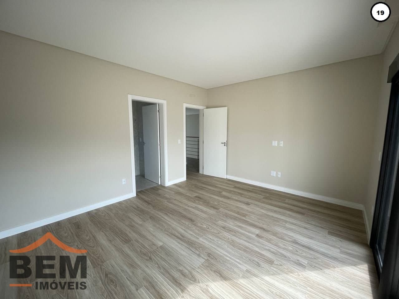 Casa para Venda com 4 quartos e 305m² no bairro Areias, em Camboriú