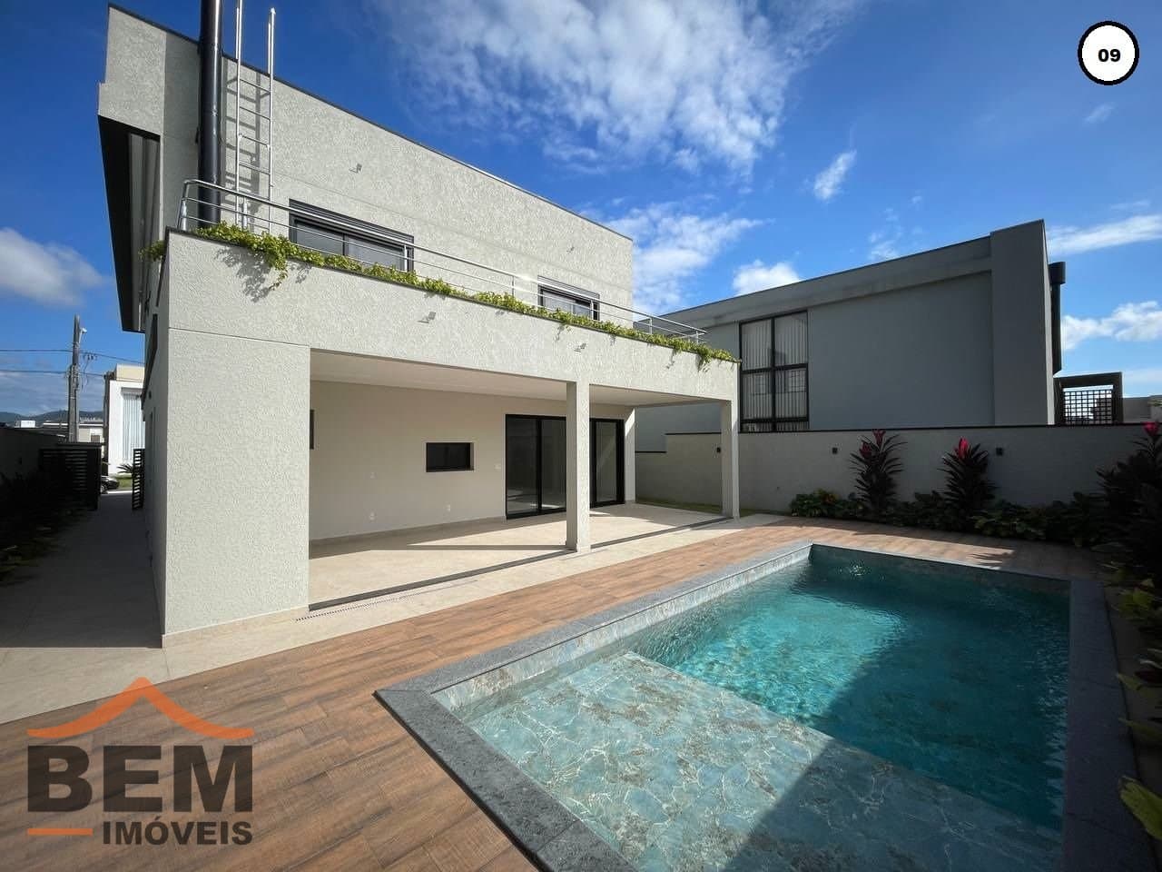 Casa para Venda com 4 quartos e 305m² no bairro Areias, em Camboriú