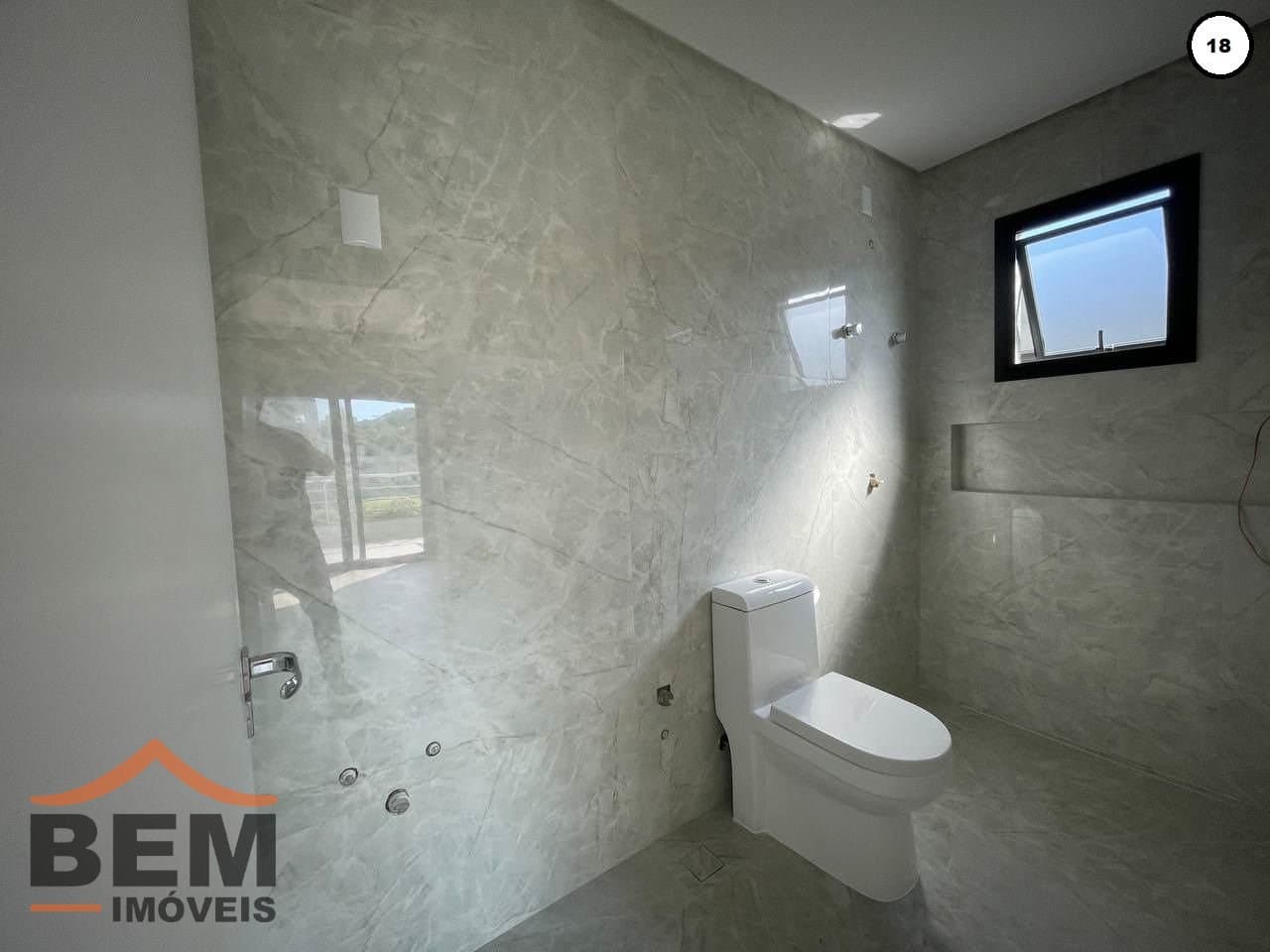 Casa para Venda com 4 quartos e 305m² no bairro Areias, em Camboriú