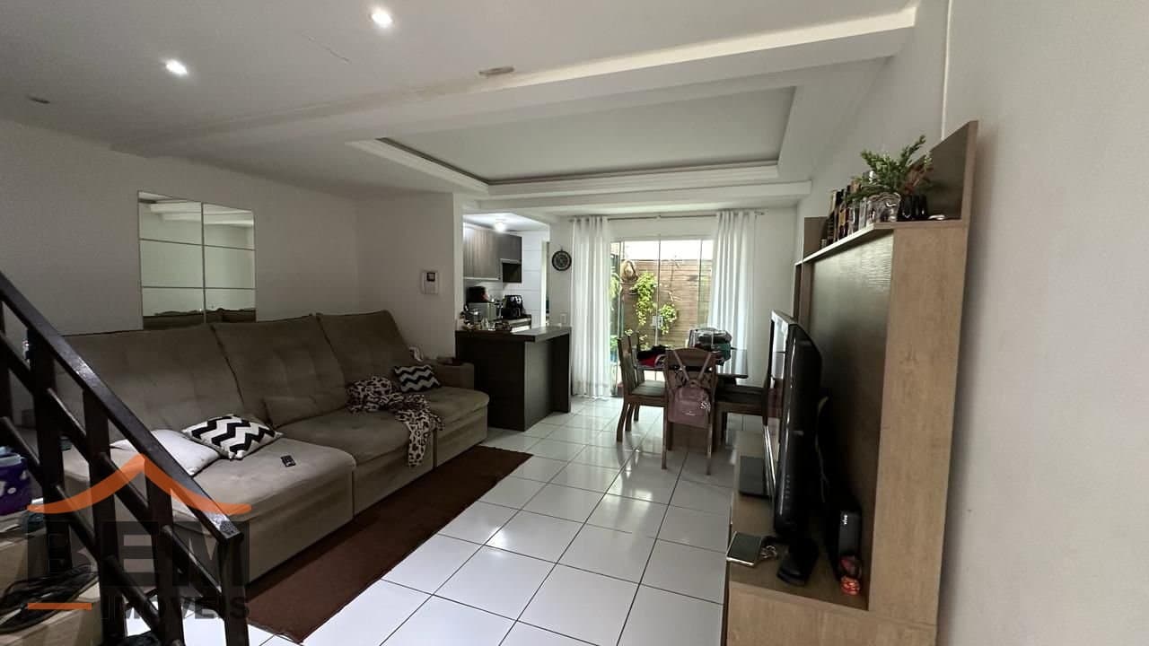 Casa para Venda com 3 quartos e 110m² no bairro Santa Regina, em Camboriú