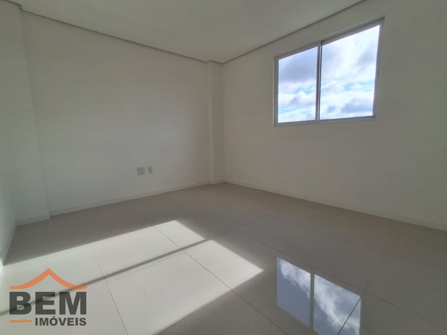 Apartamento para Venda com 2 quartos e 77m² no bairro Centro, em Camboriú