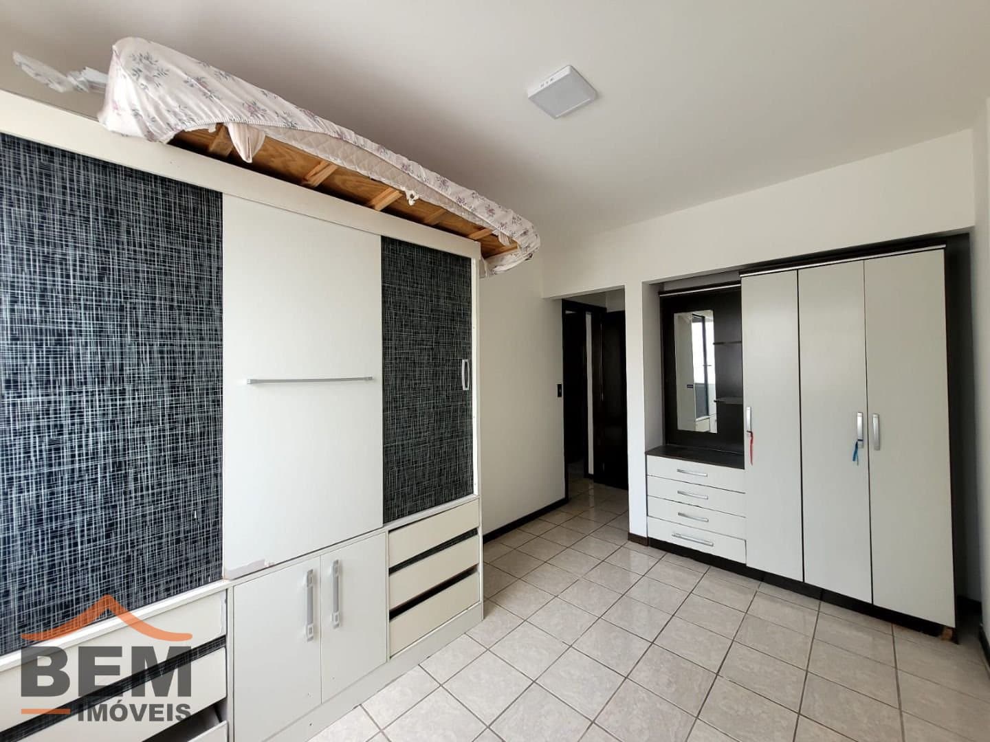 Apartamento para Locação com 2 quartos e 68m² no bairro Centro, em Itajaí