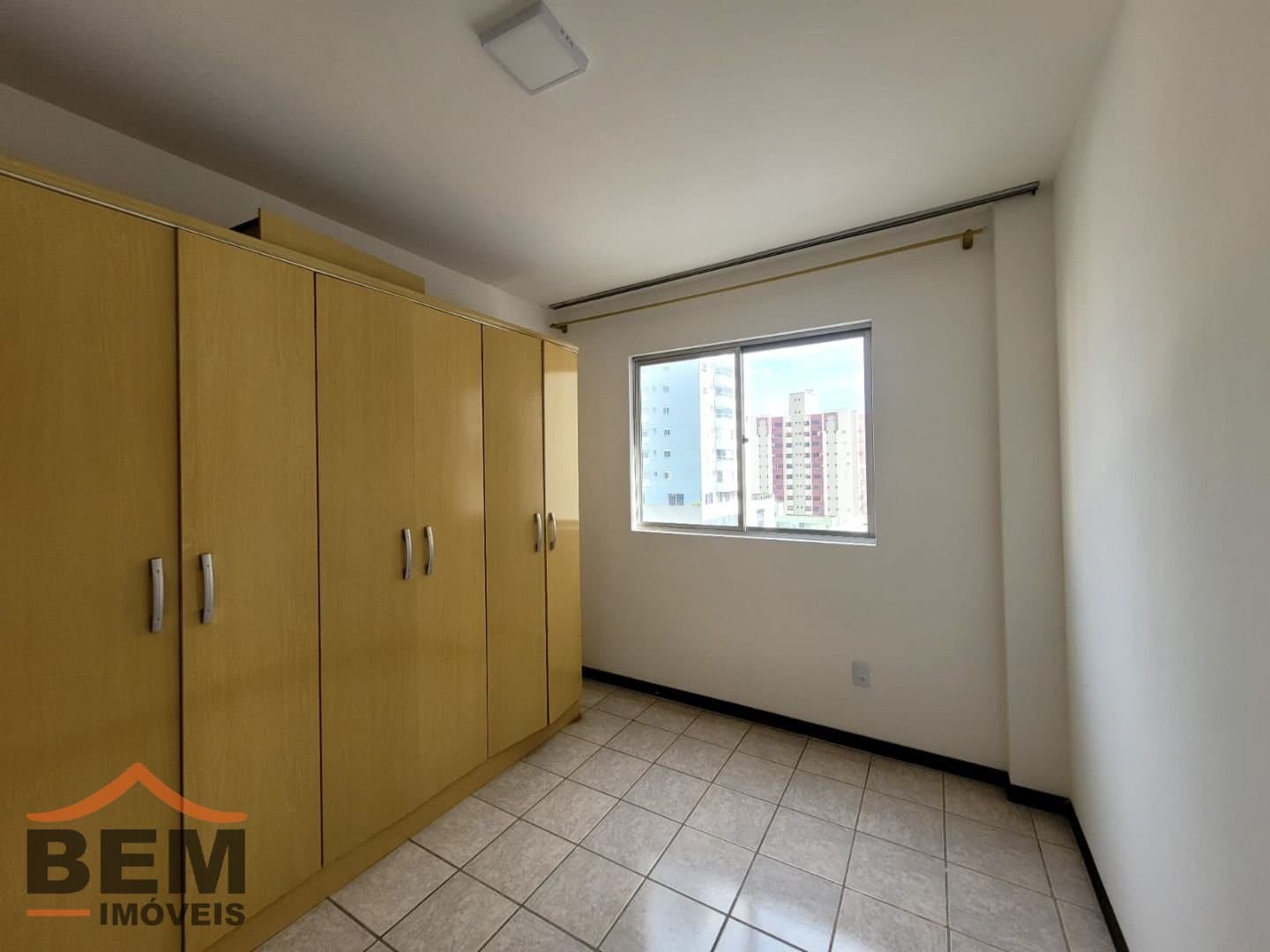 Apartamento para Locação com 2 quartos e 68m² no bairro Centro, em Itajaí
