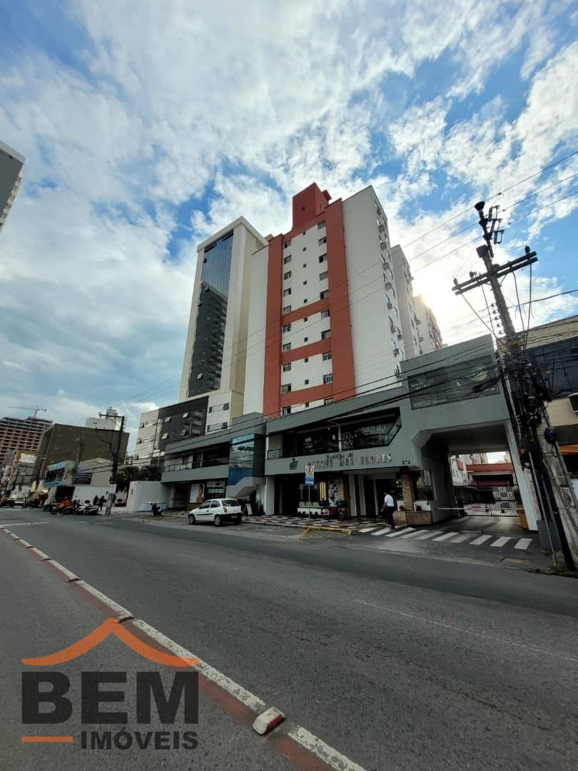 Apartamento para Locação com 2 quartos e 68m² no bairro Centro, em Itajaí