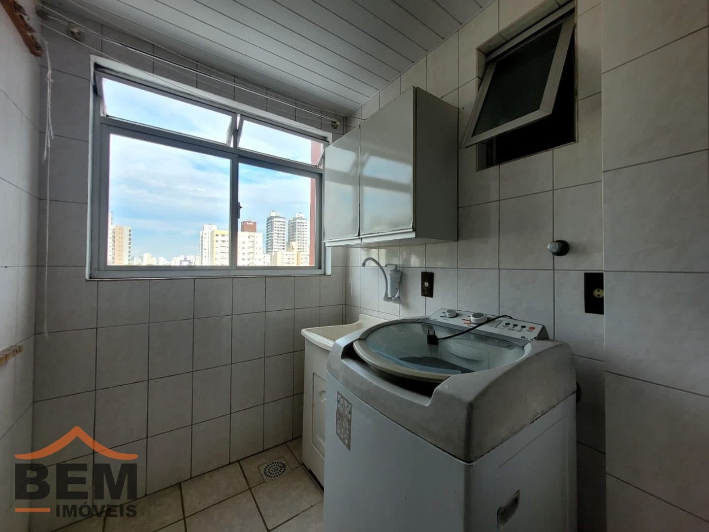 Apartamento para Locação com 2 quartos e 68m² no bairro Centro, em Itajaí