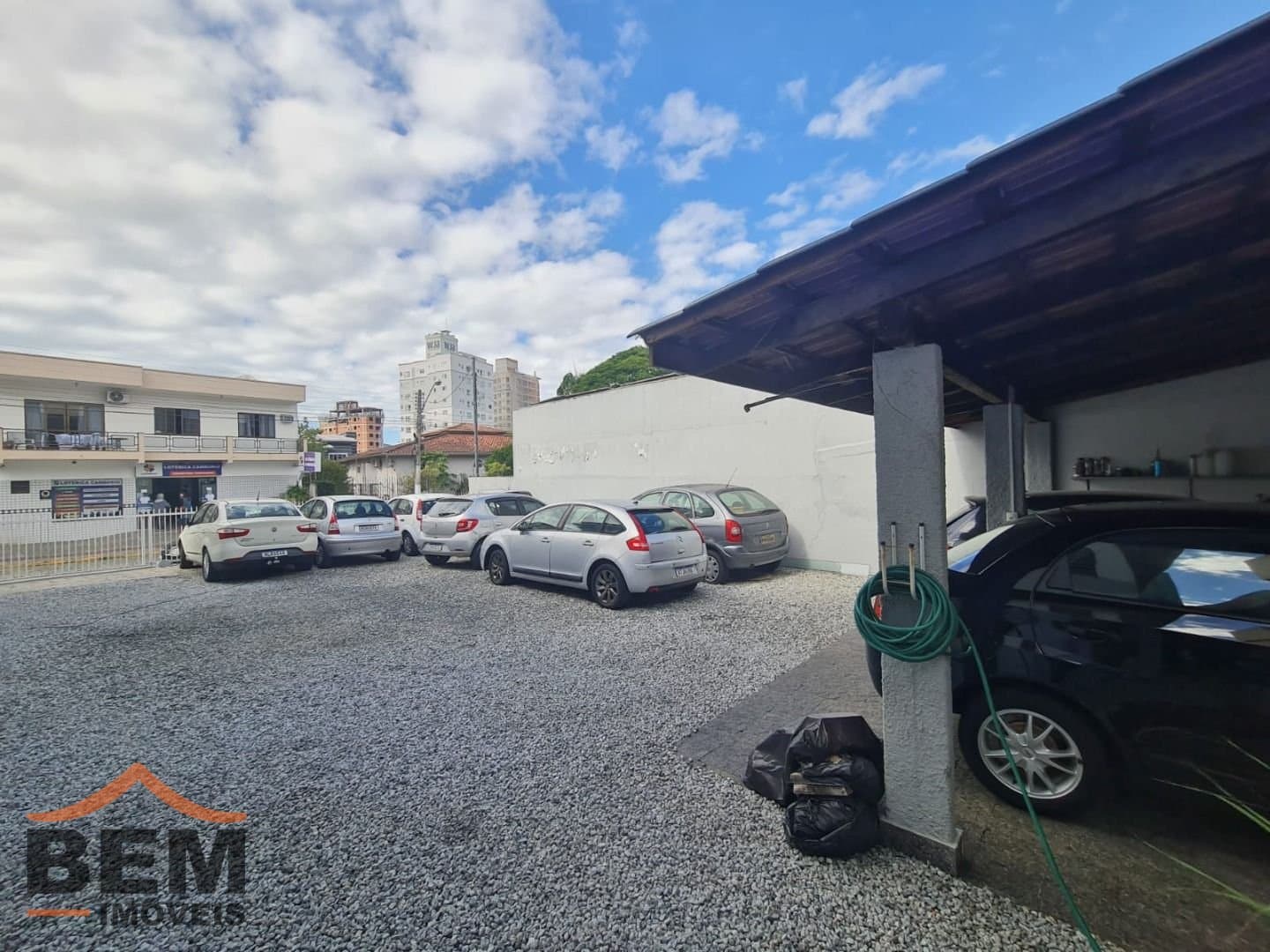Casa para Venda com 2 quartos e 327m² no bairro Centro, em Camboriú