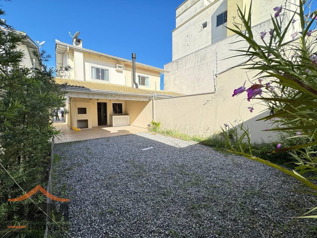 Casa para Venda com 3 quartos e 183m² no bairro Santa Regina, em Camboriú