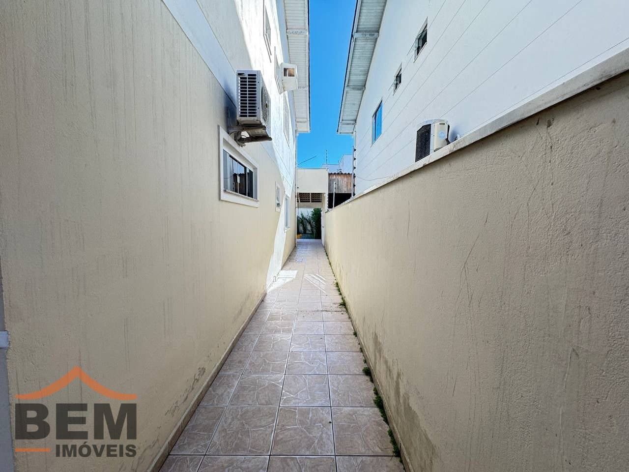 Casa para Venda com 3 quartos e 183m² no bairro Santa Regina, em Camboriú