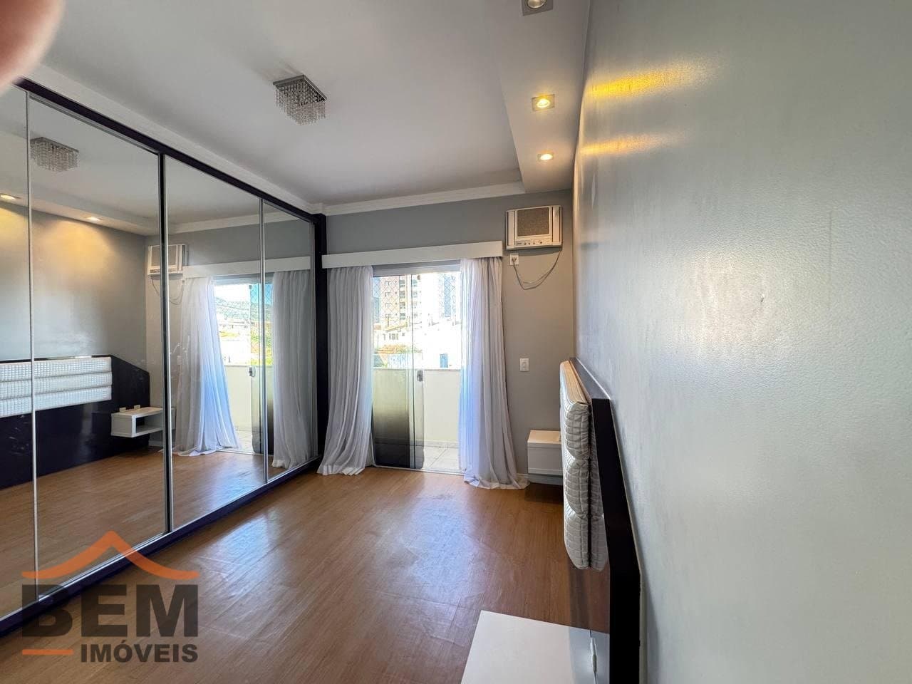 Casa para Venda com 3 quartos e 183m² no bairro Santa Regina, em Camboriú
