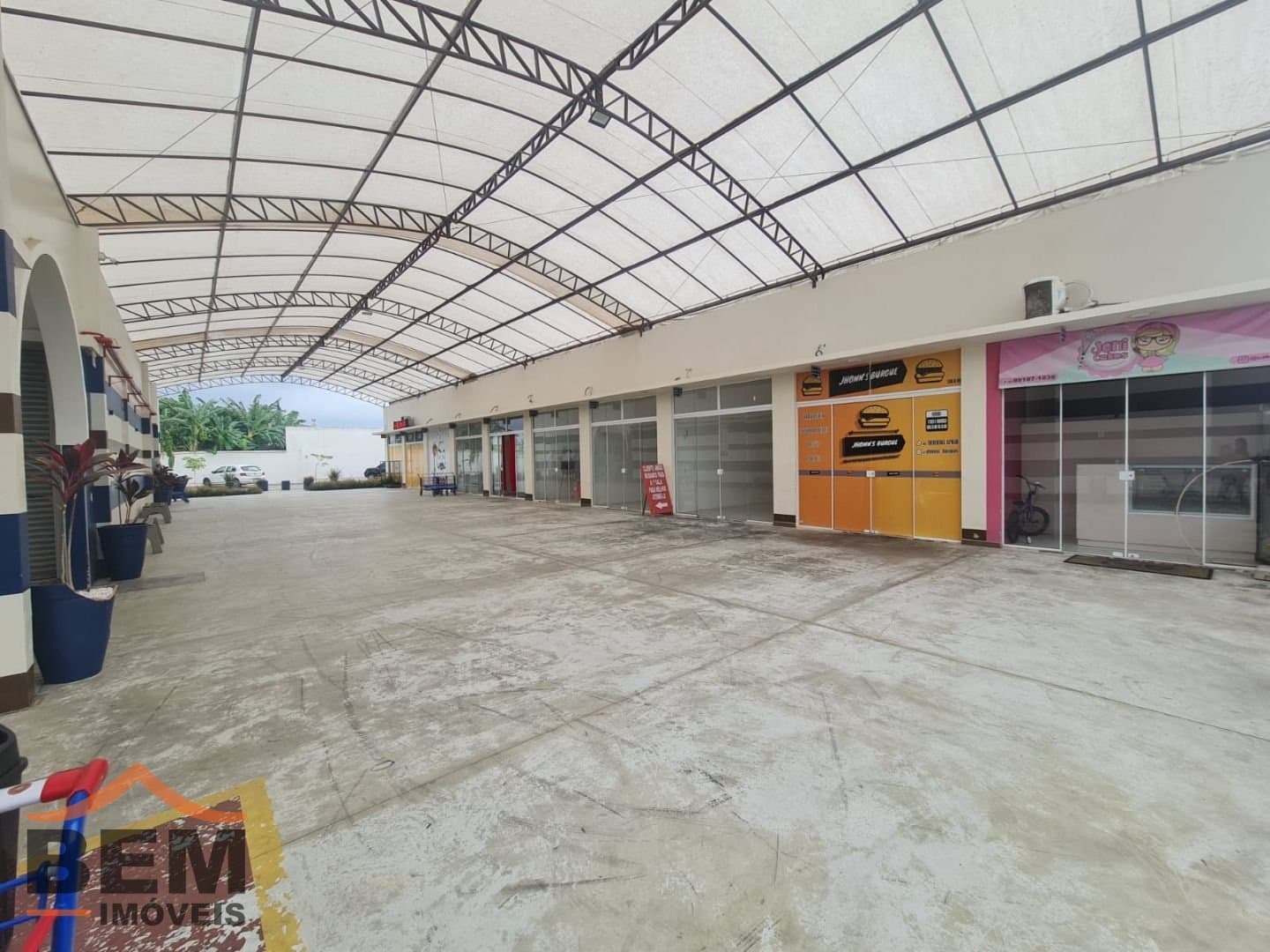 Salas/Conjuntos para Locação com 20m² no bairro Cedros, em Camboriú: 01- FACHADA