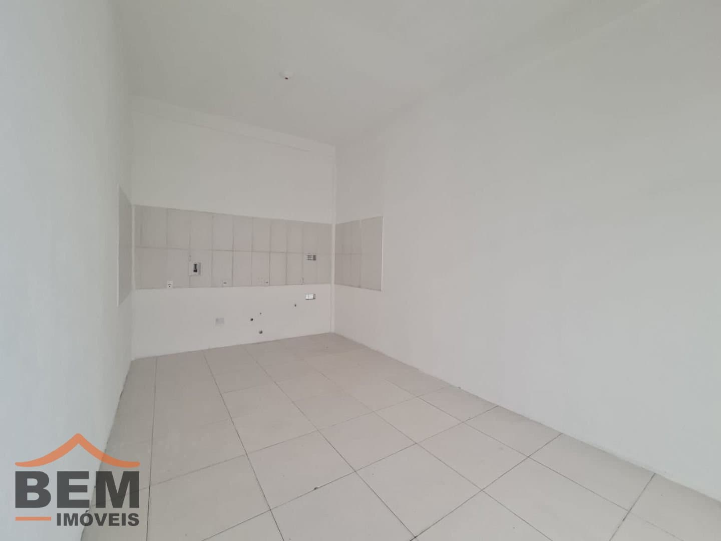 Salas/Conjuntos para Locação com 20m² no bairro Cedros, em Camboriú: 06- SALA COMERCAL 