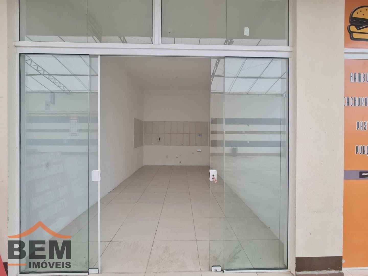 Salas/Conjuntos para Locação com 20m² no bairro Cedros, em Camboriú: 05- FACHADA 