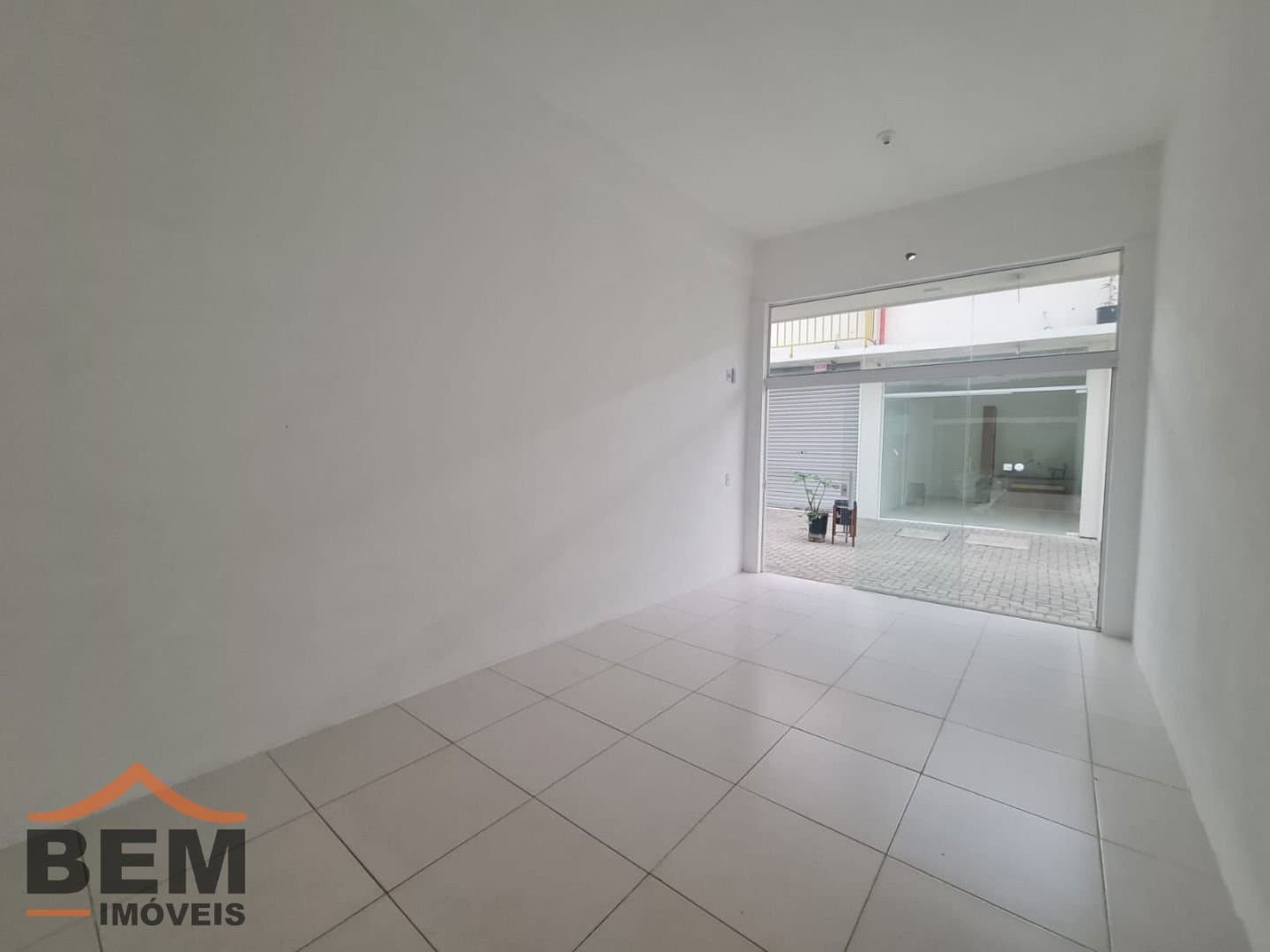 Salas/Conjuntos para Locação com 20m² no bairro Cedros, em Camboriú: 05- SALA COMERCIAL 